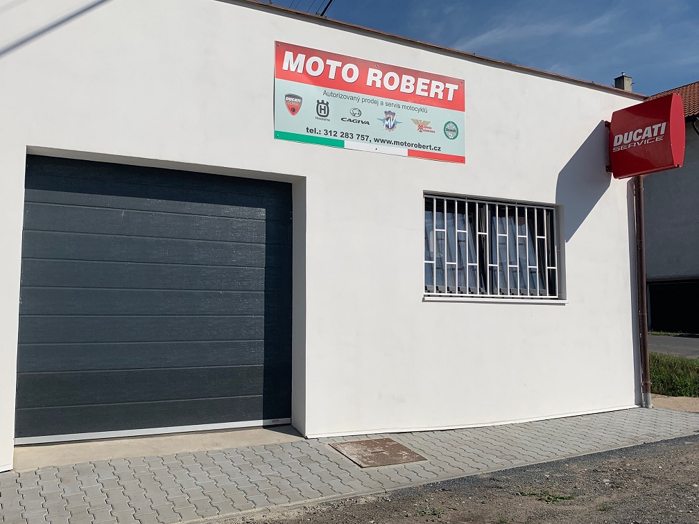 MOTO ROBERT - Robert Papežík