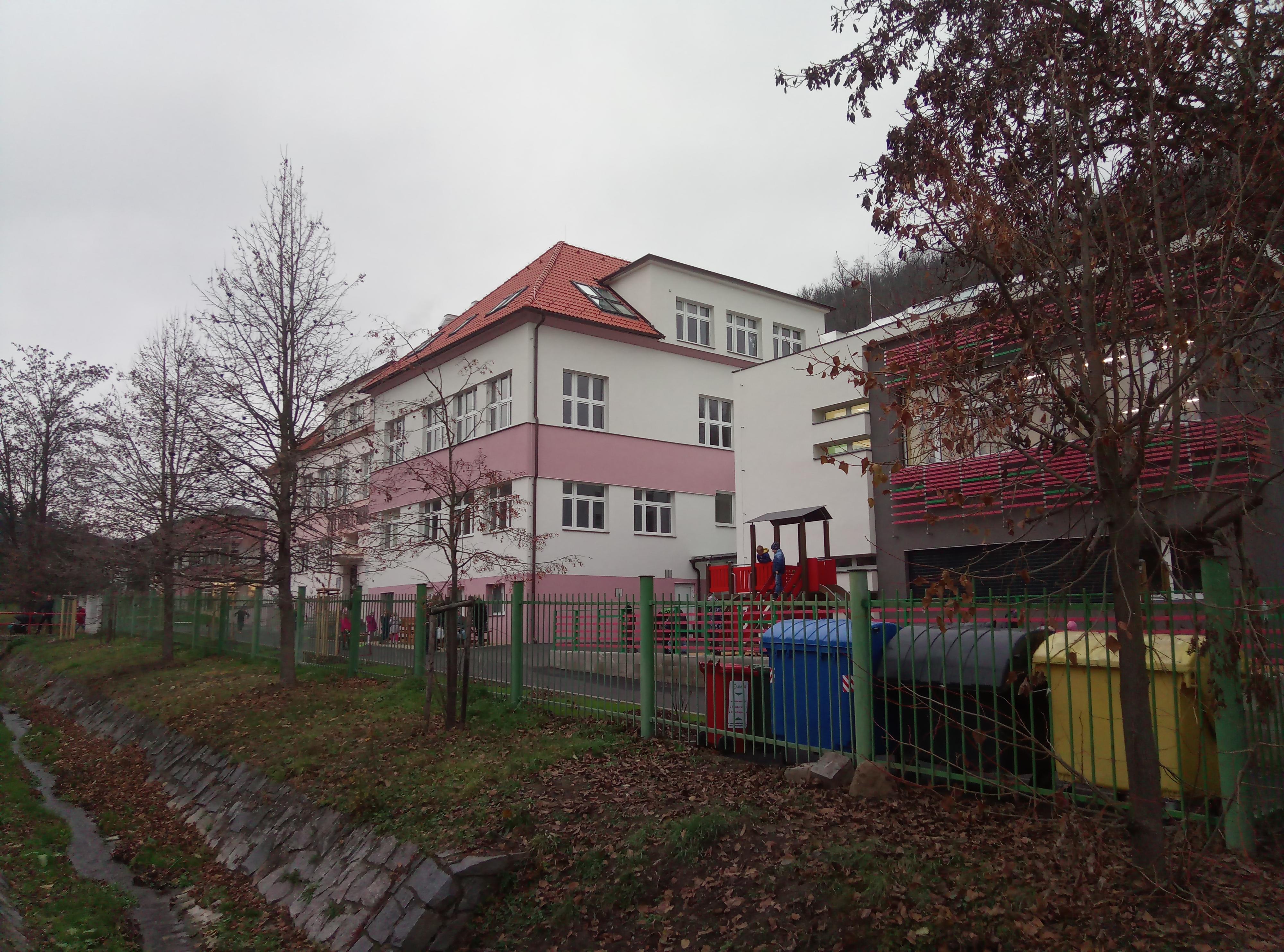 Základní škola Charlotty Masarykové Praha 5 - Velká Chuchle foto 6