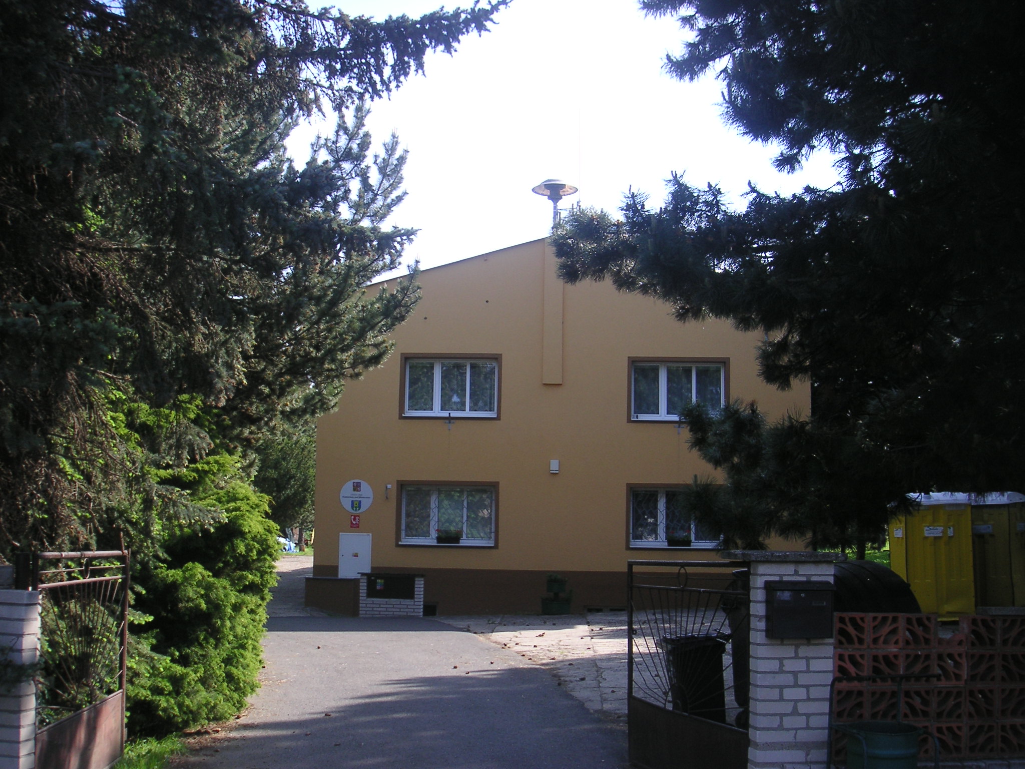 Kostomlaty pod Milešovkou - obecní úřad