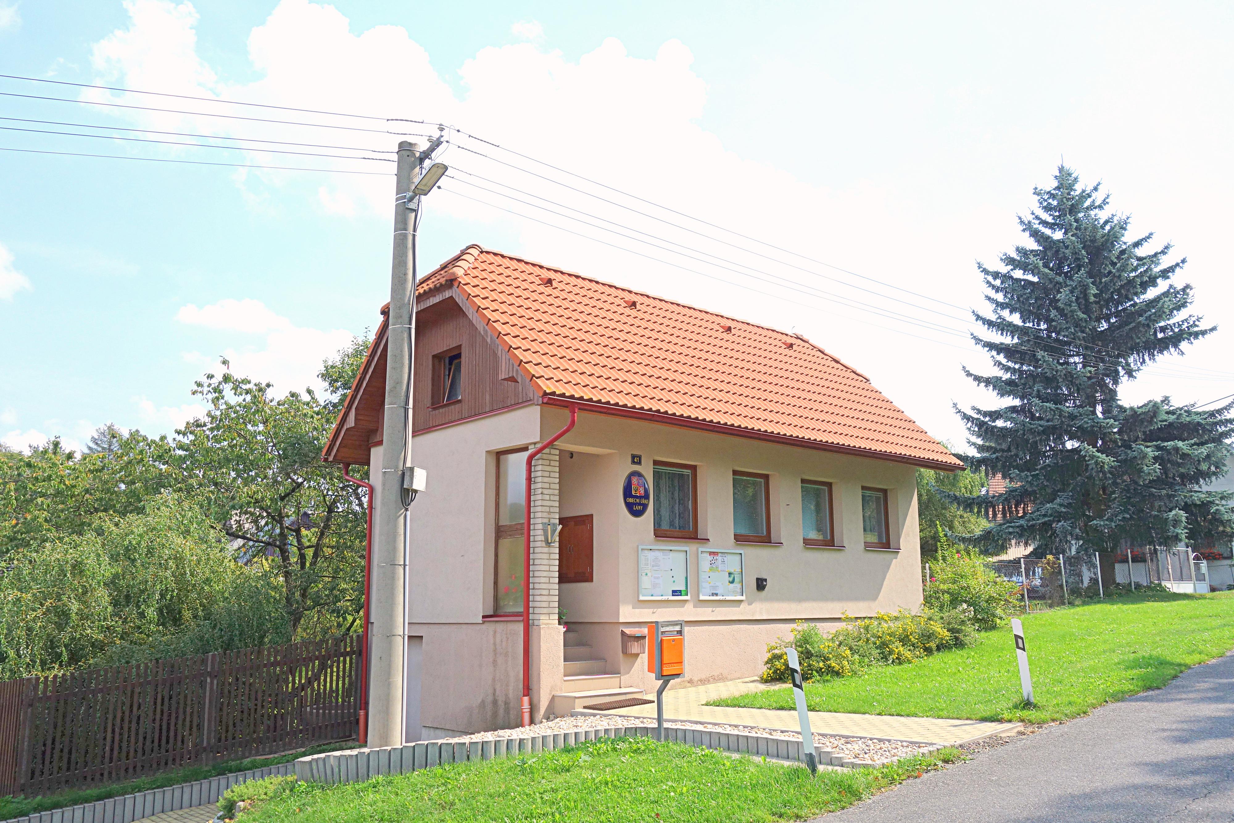 Lány - obecní úřad foto 2