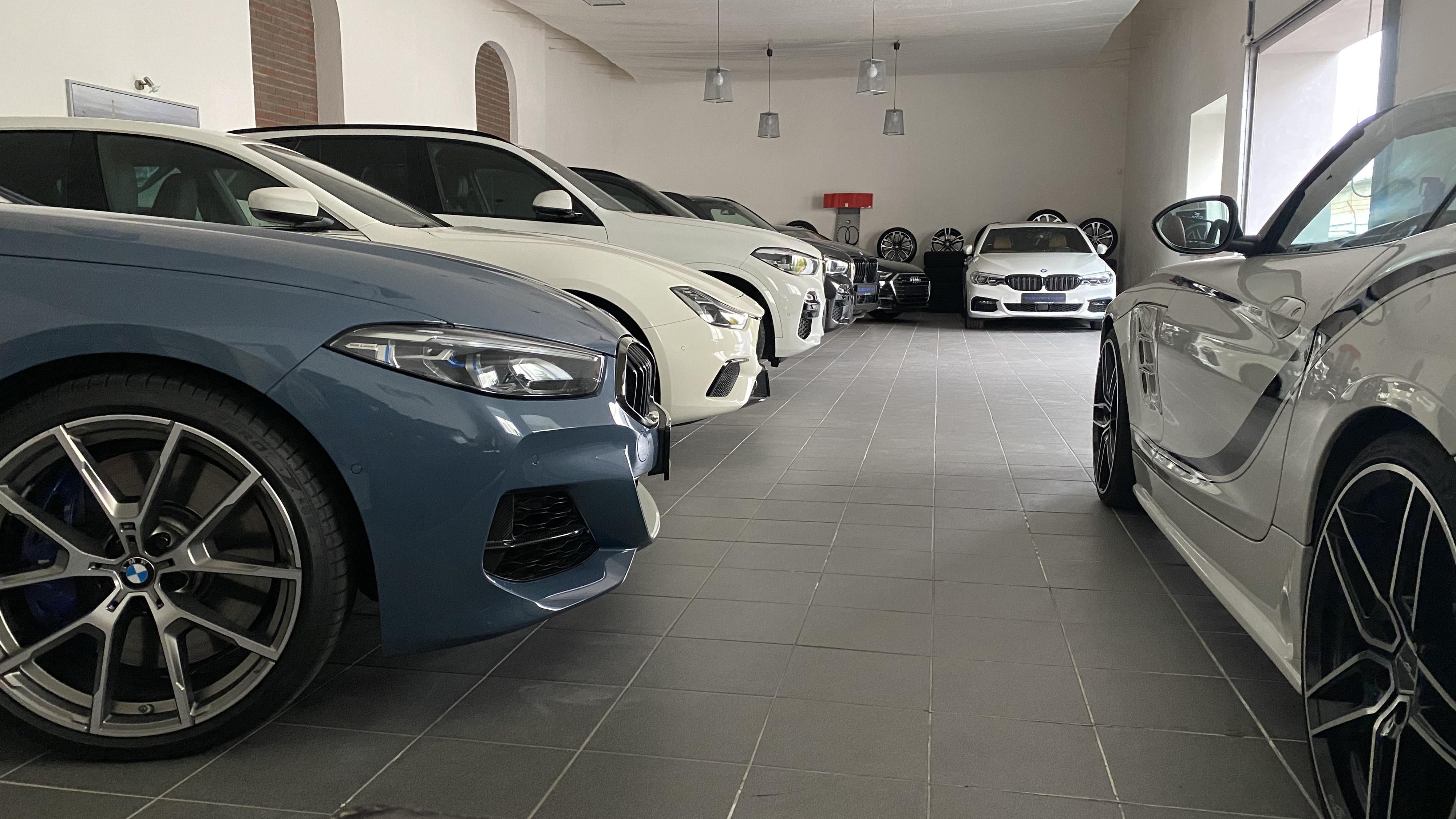 EXCLUSIVE CAR