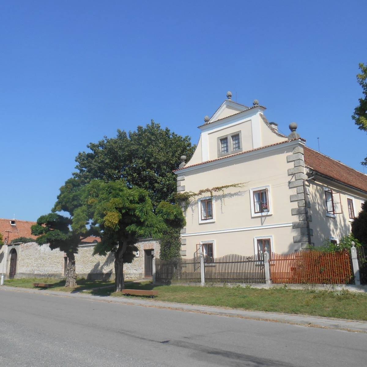 Statek Uhersko foto 2