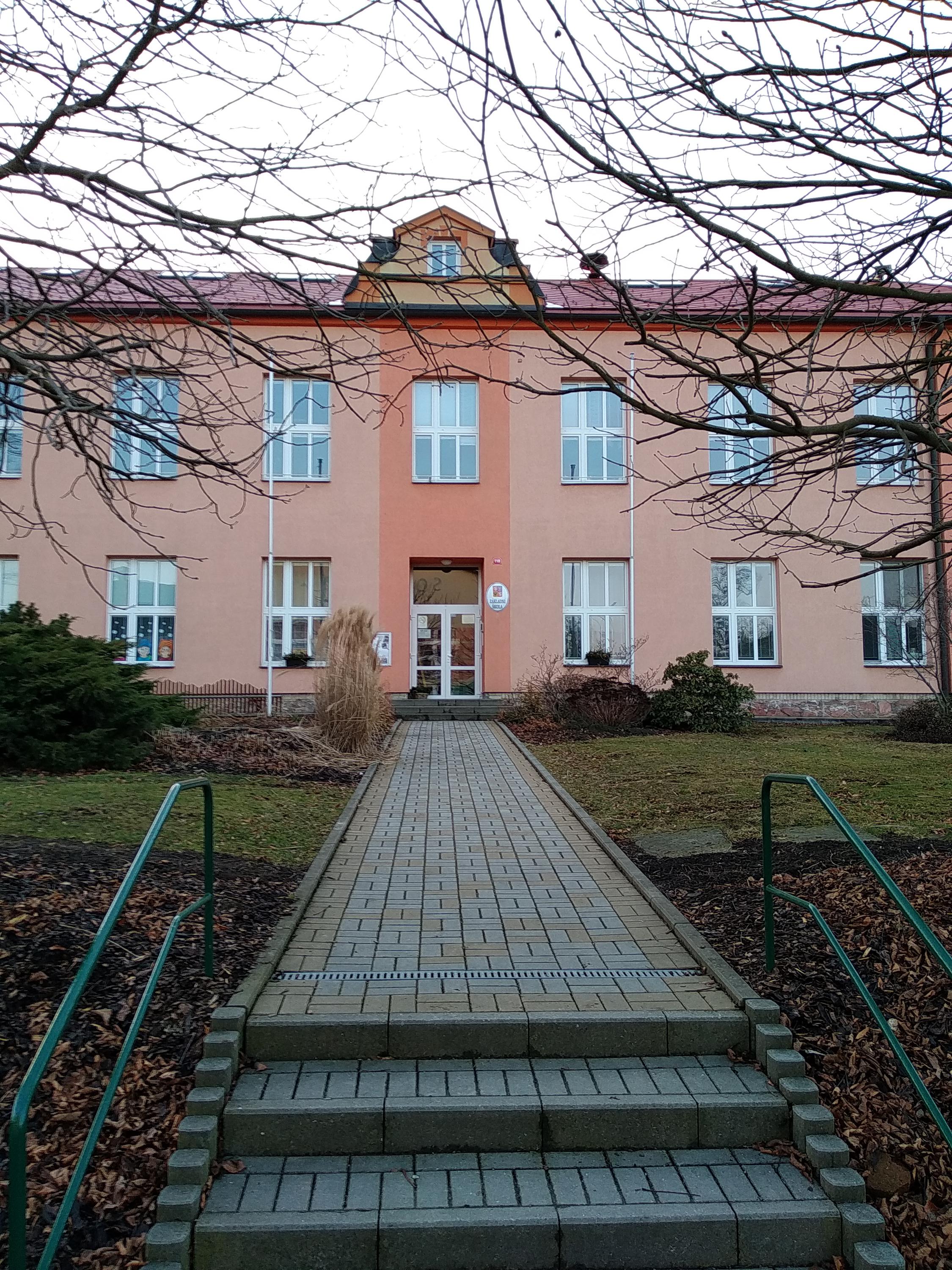 Základní škola a mateřská škola Lukavice foto 2