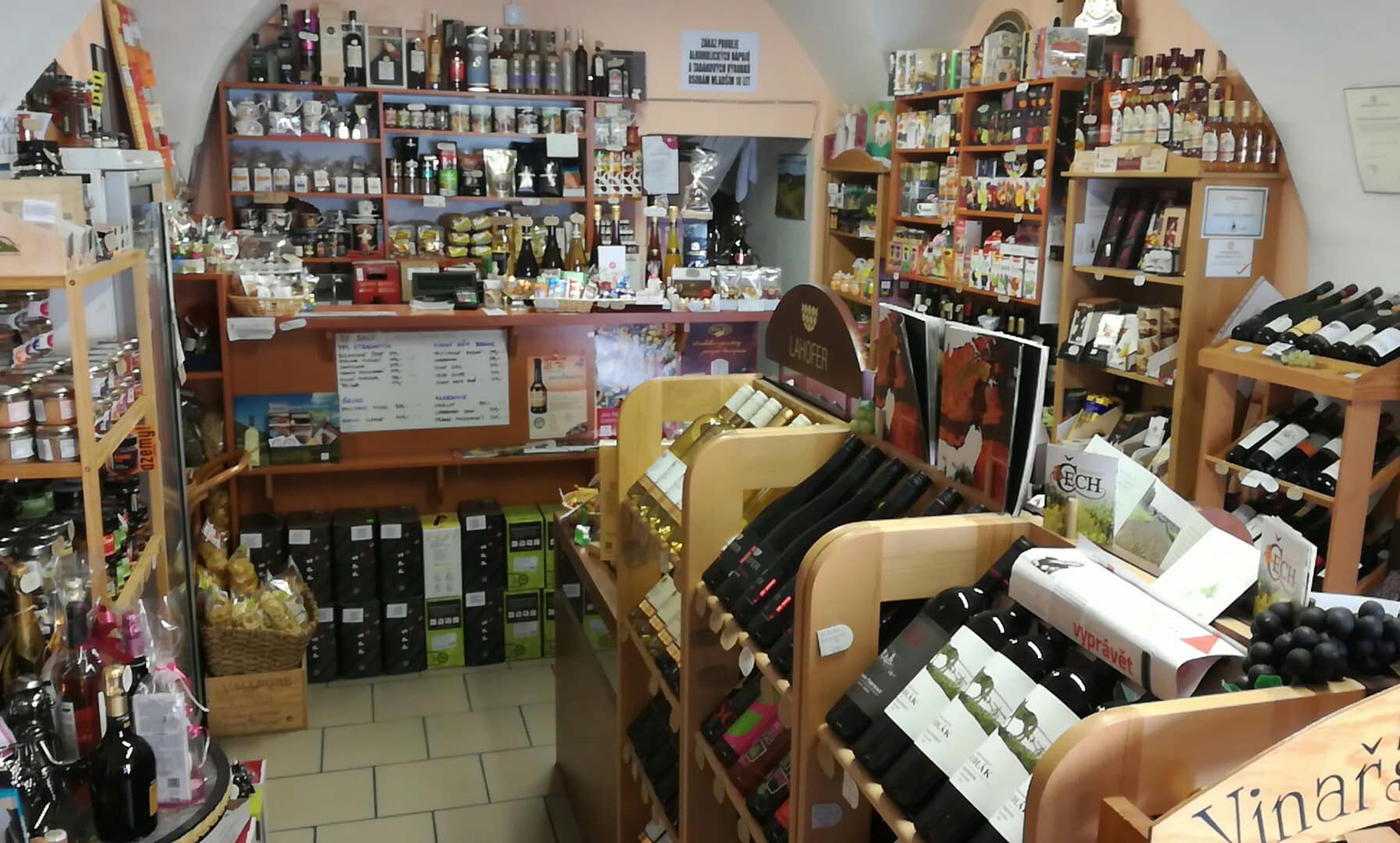 Vinotéka Dobré víno Cestrovi foto 3