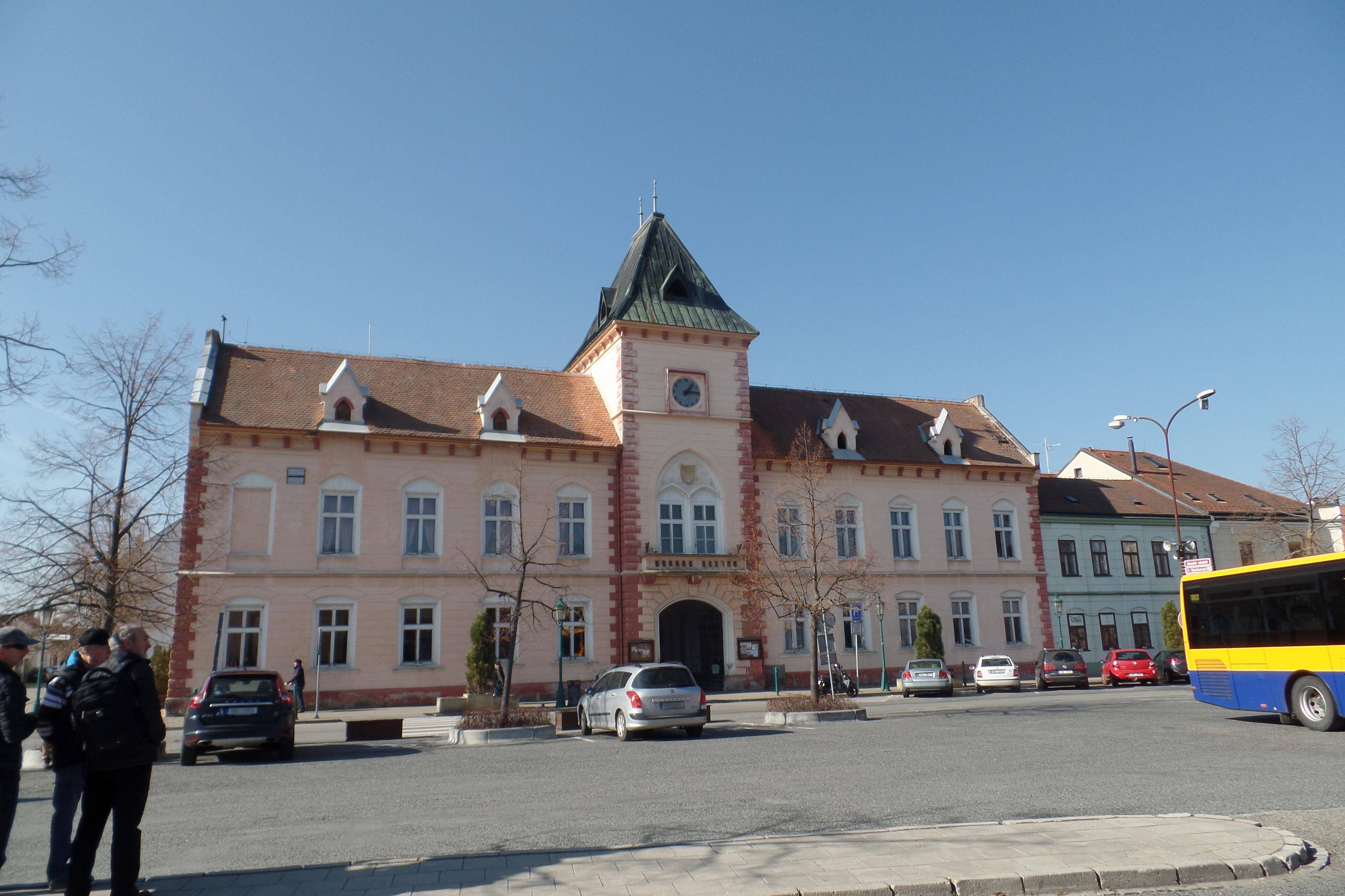 Lednice - obecní úřad foto 2