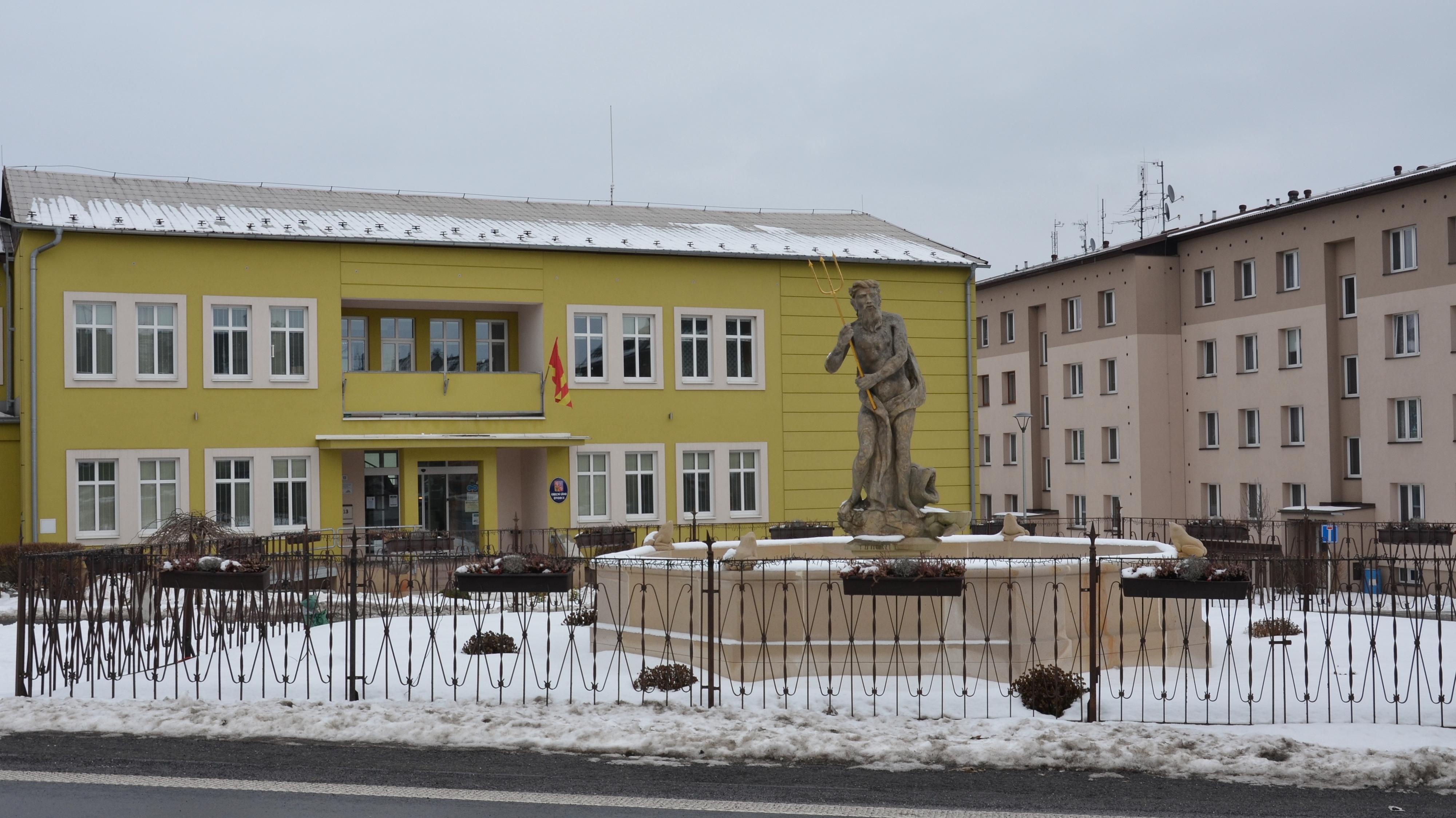 Dvorce - obecní úřad foto 3