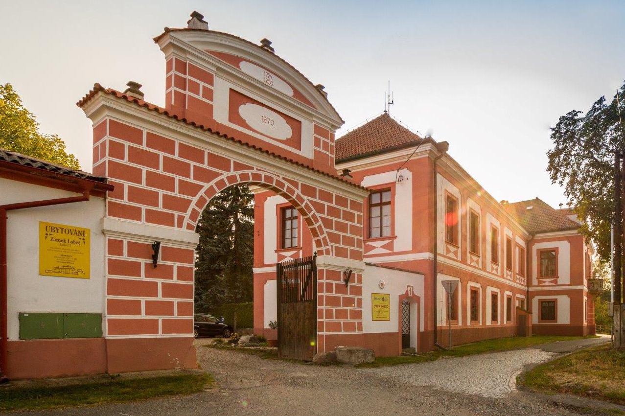 Zámek Lobeč