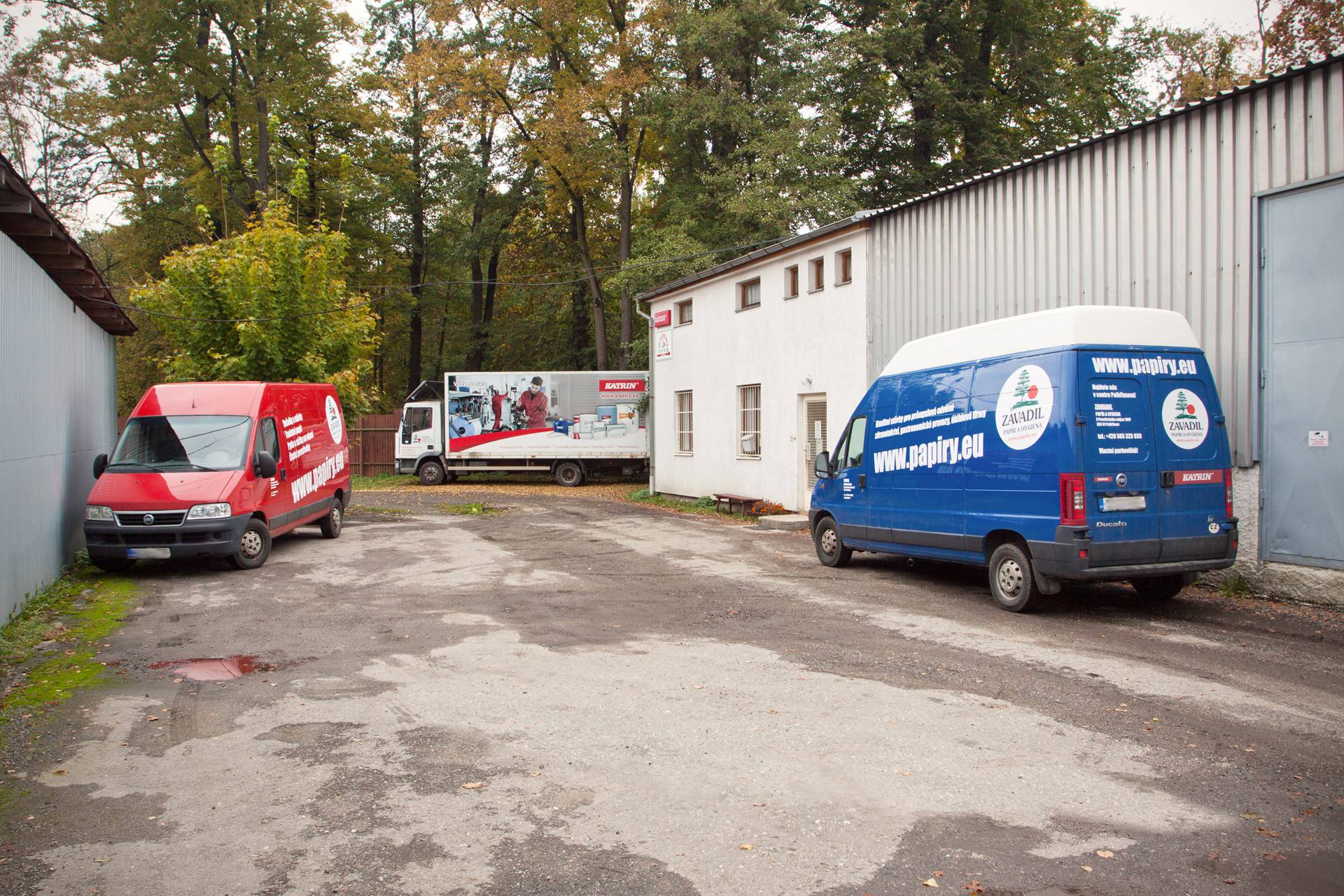 ZAVADIL PAPÍR A HYGIENA