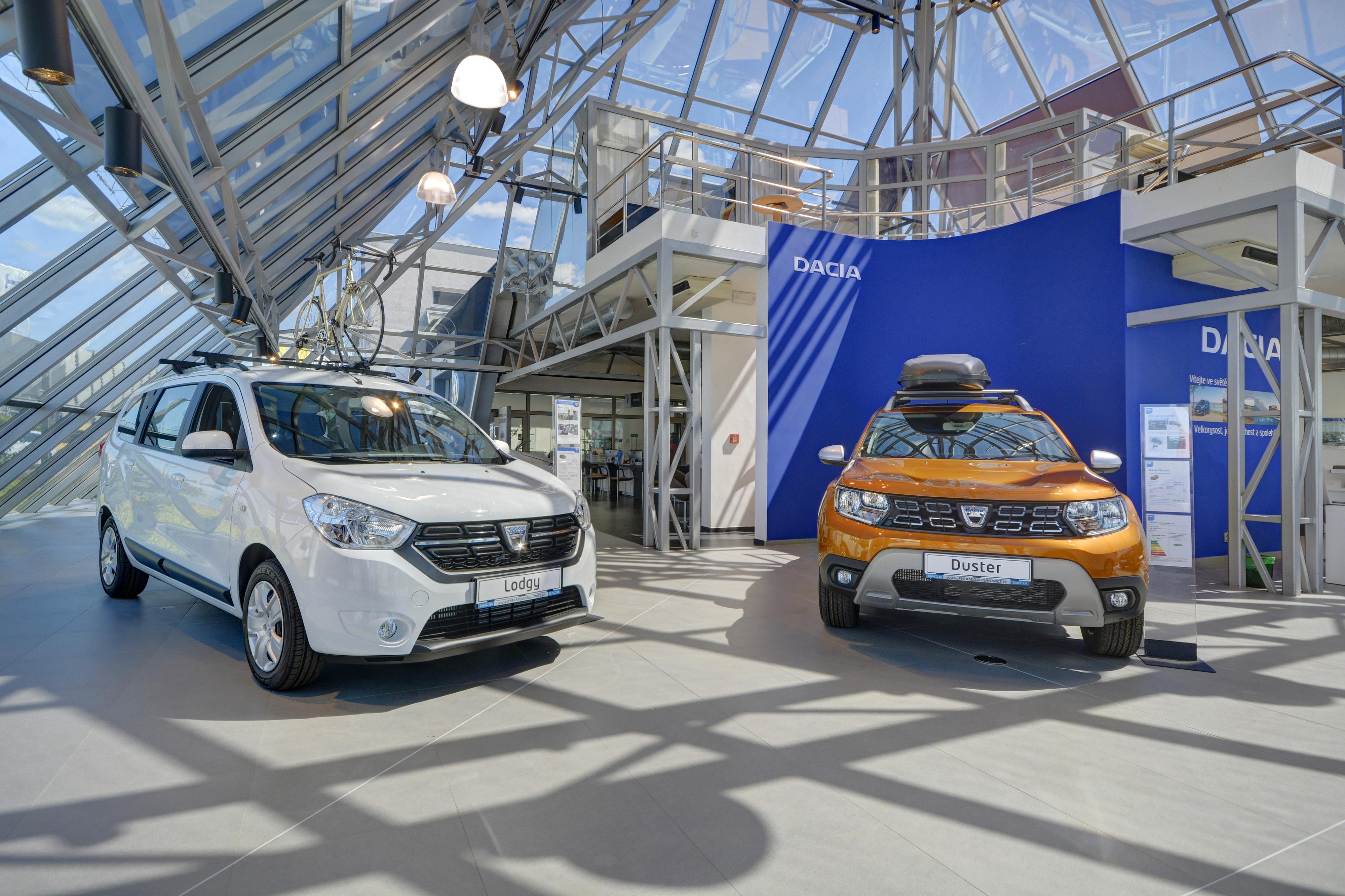 Pyramida Průhonice - Renault a Dacia foto 2