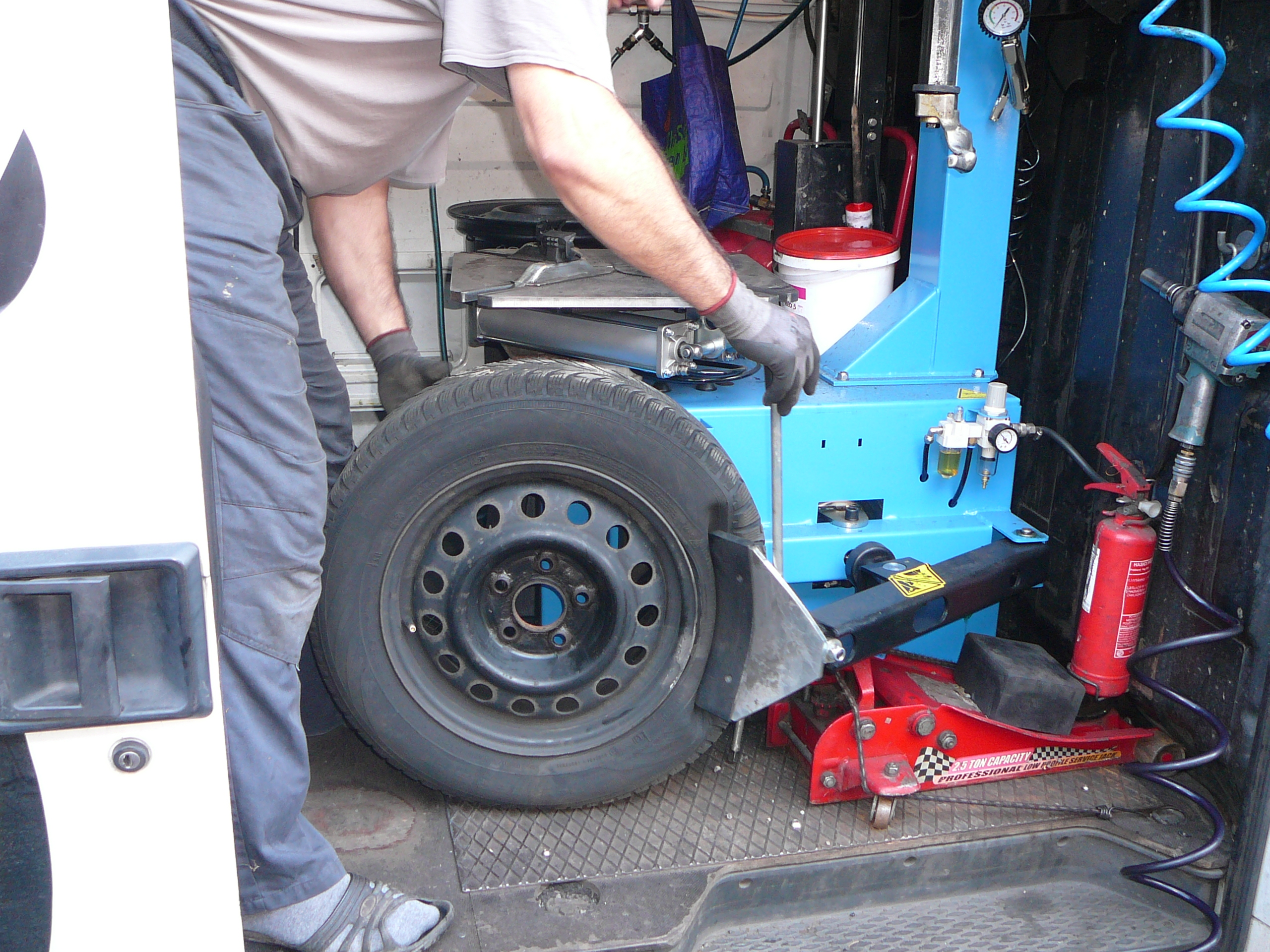 Mobilní pneuservis - Kamil Kropáč foto 4