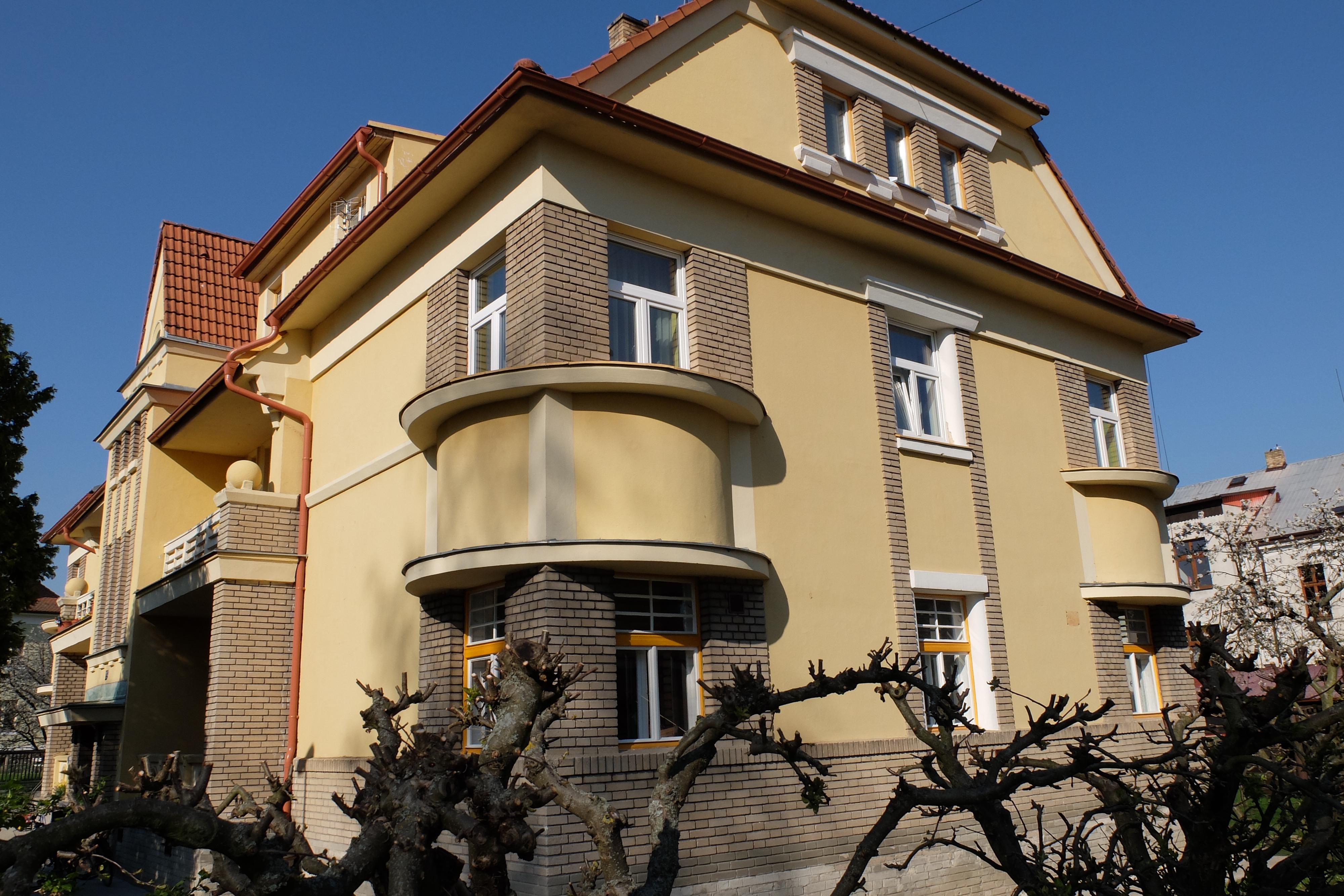 Apartmán ve žlutým domě