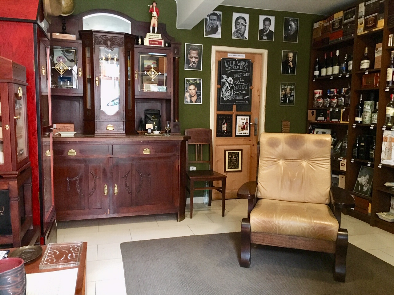 Ark Royal - DOUTNÍK - RUM - TABÁK