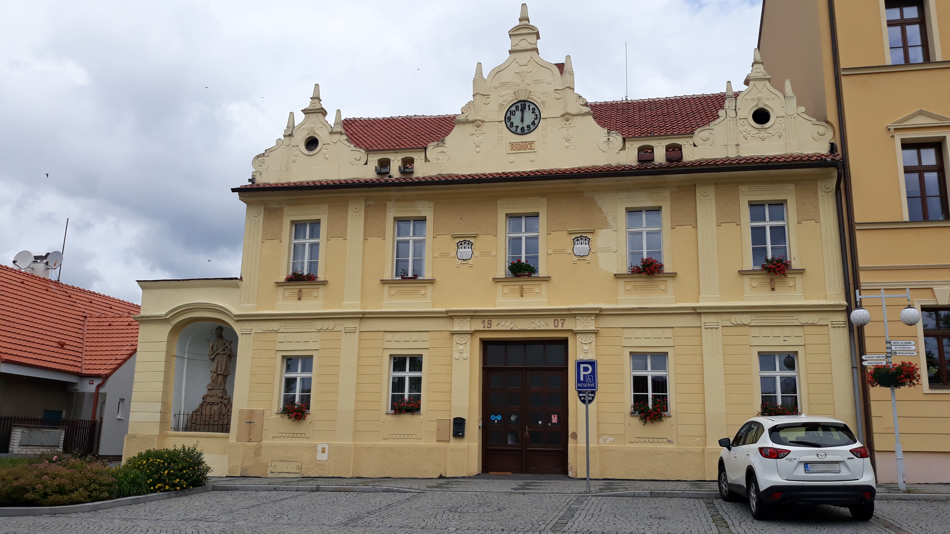 Spálené Poříčí - městský úřad foto 2