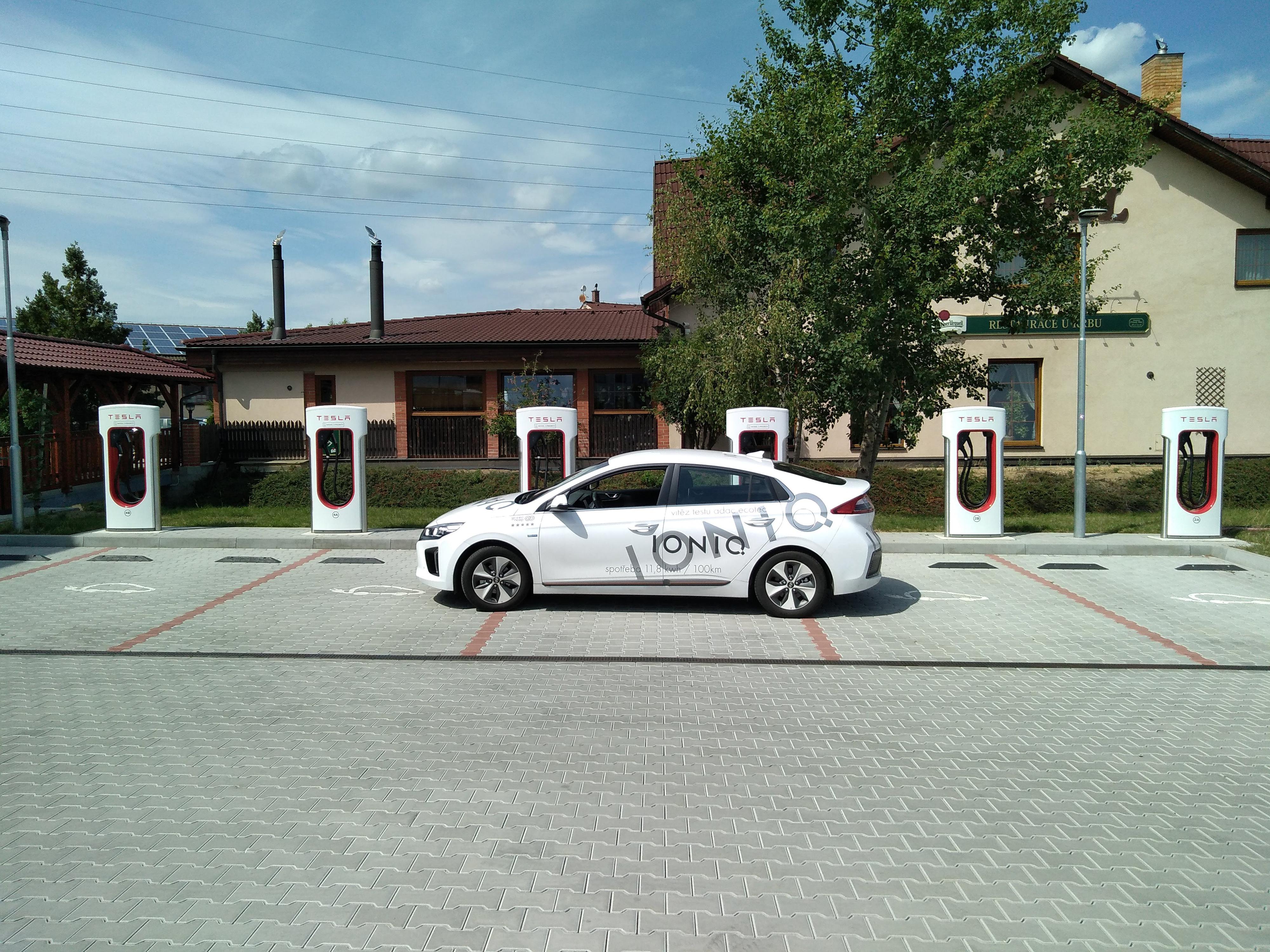 Nabíjecí stanice Tesla supercharger