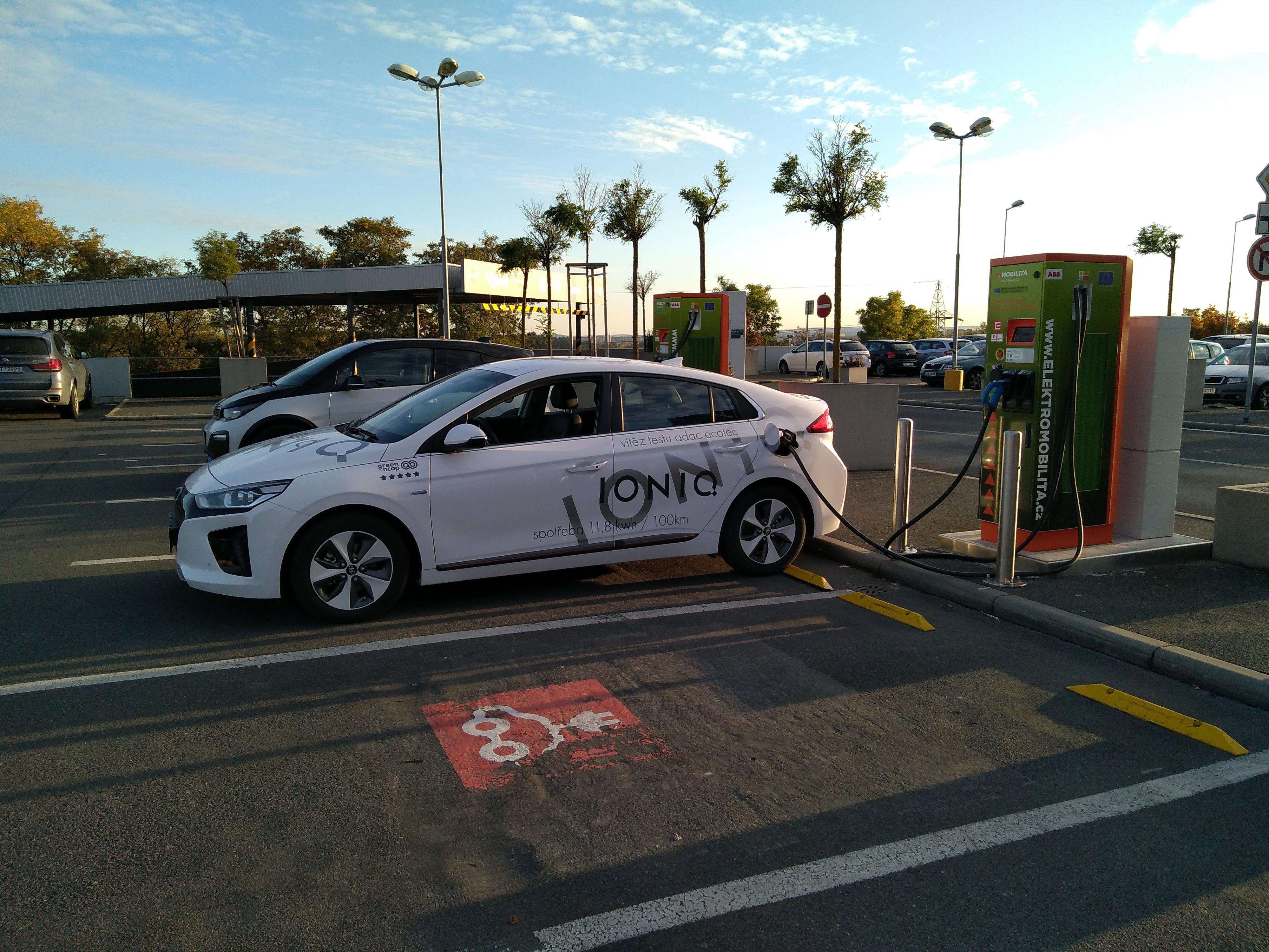 Nabíjecí stanice ČEZ foto 2