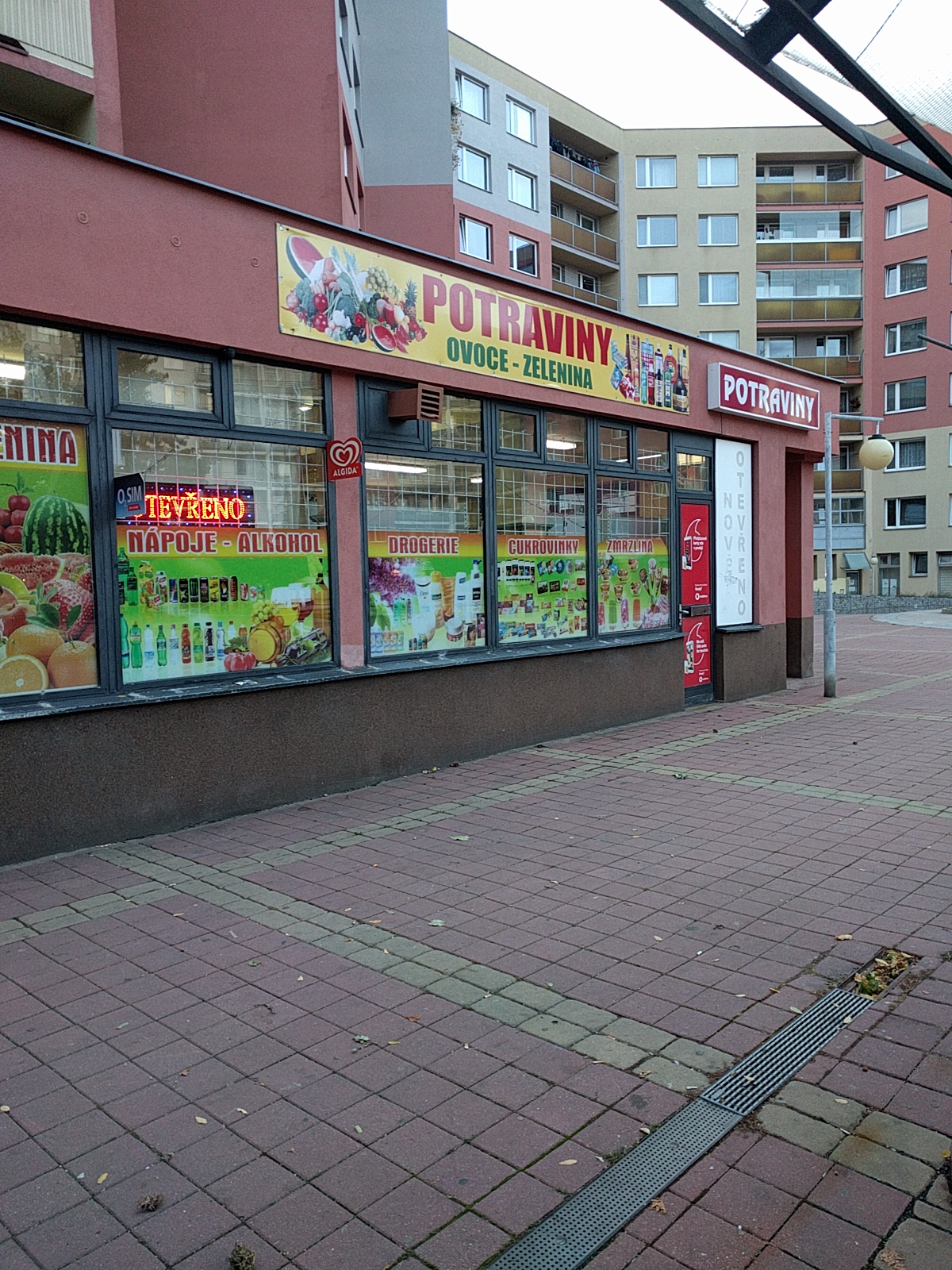 Večerka Voskovcova 24 foto 3