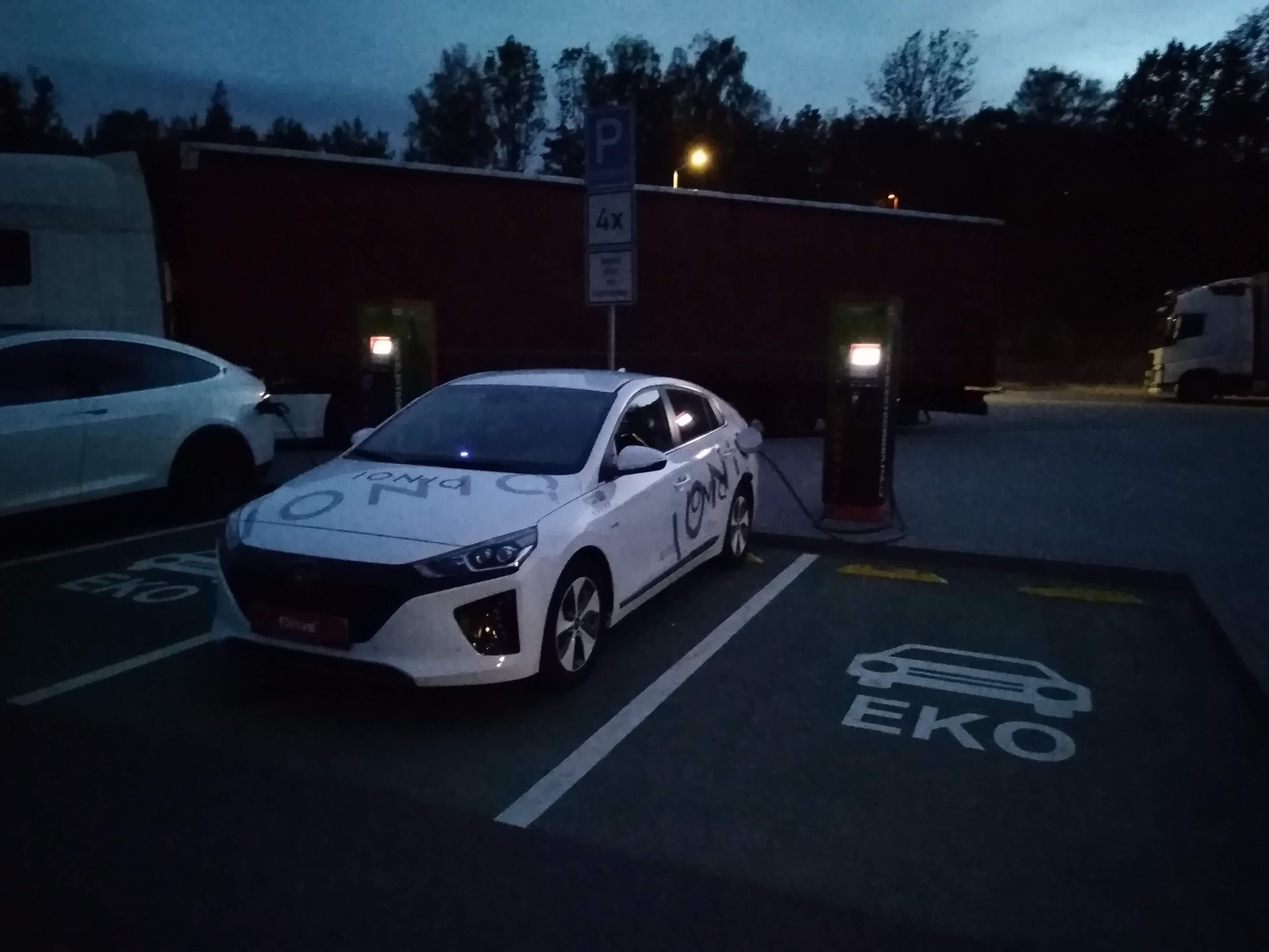 Nabíjecí stanice ČEZ foto 2