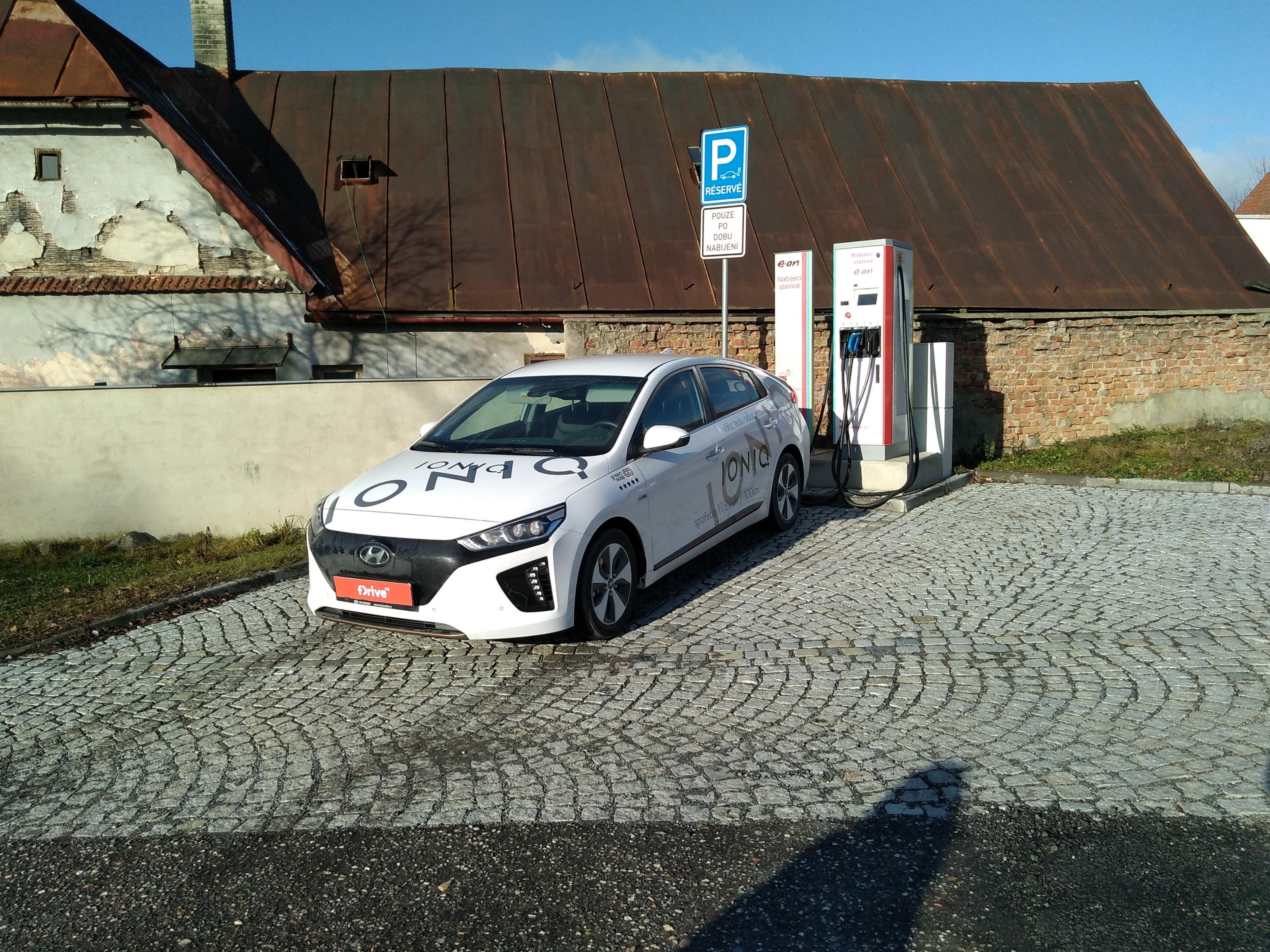 Dobíjecí stanice E.ON Drive