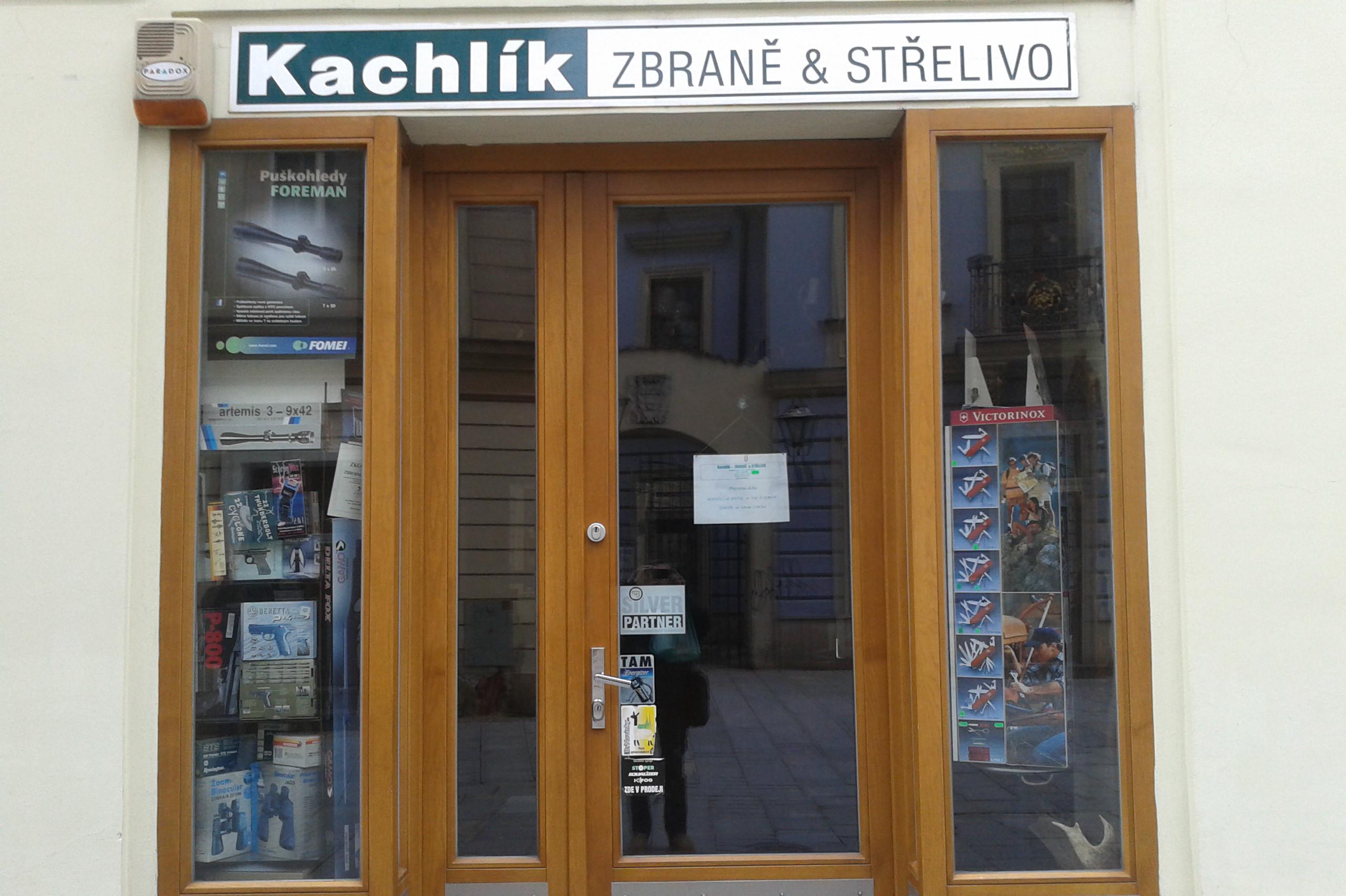 Kachlík zbraně a střelivo