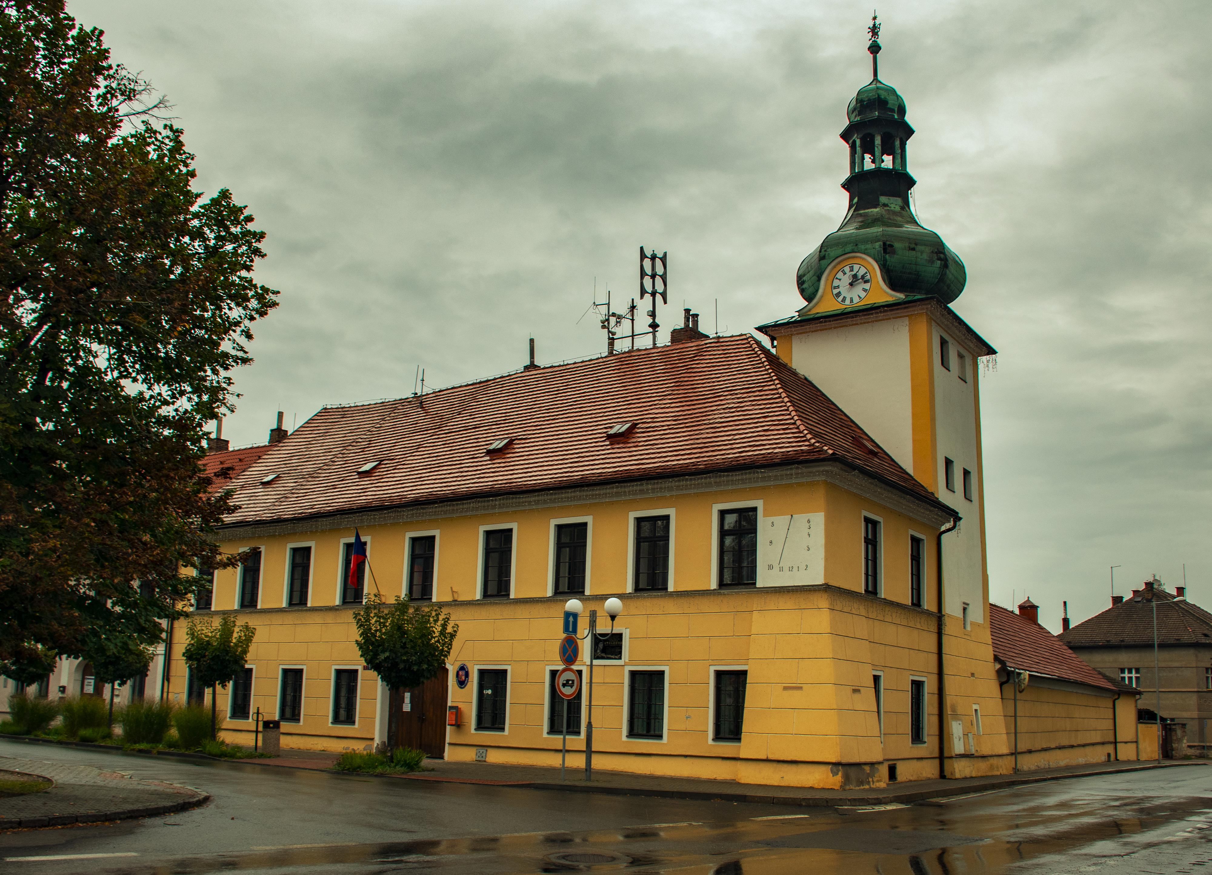 Kostelec nad Labem - městský úřad foto 4