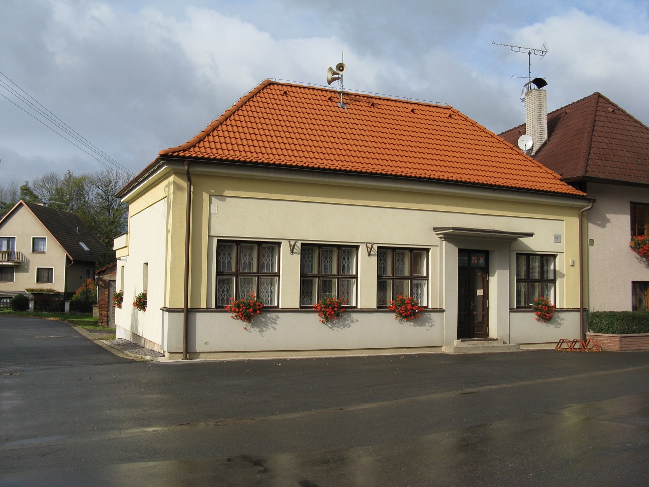 Cerekvice nad Loučnou - obecní úřad foto 2