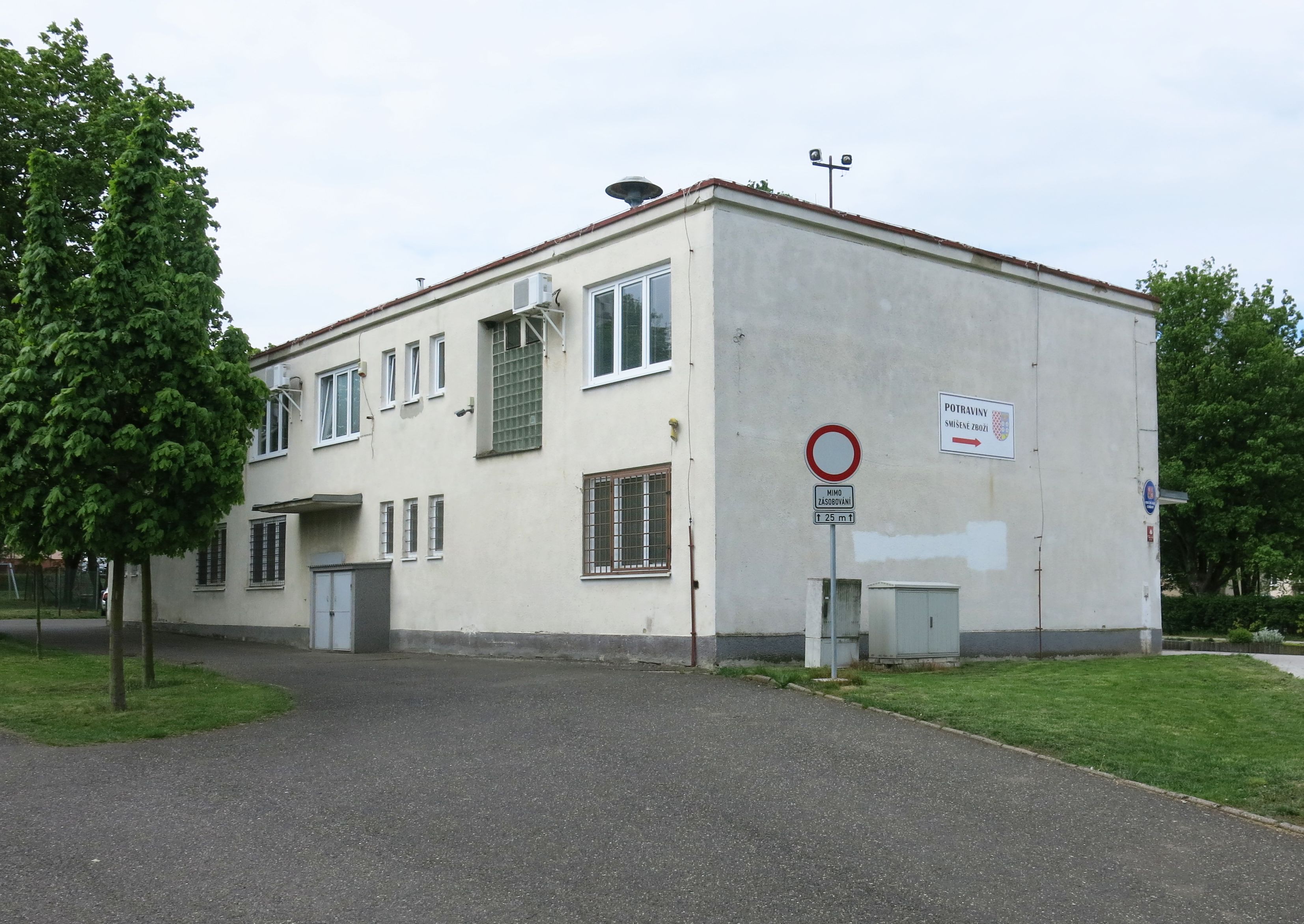 Chbany - obecní úřad foto 2