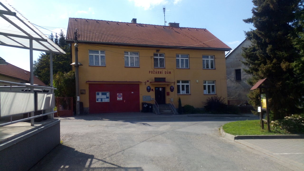 Všestary - obecní úřad foto 2