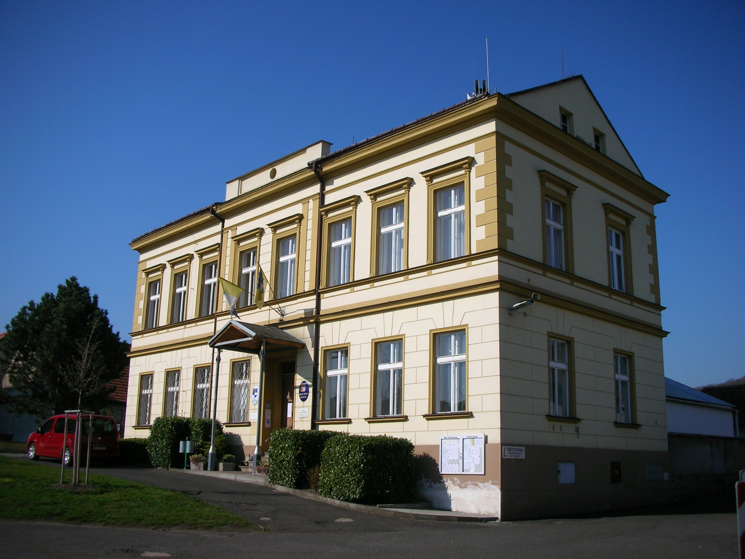 Libochovany - obecní úřad foto 2