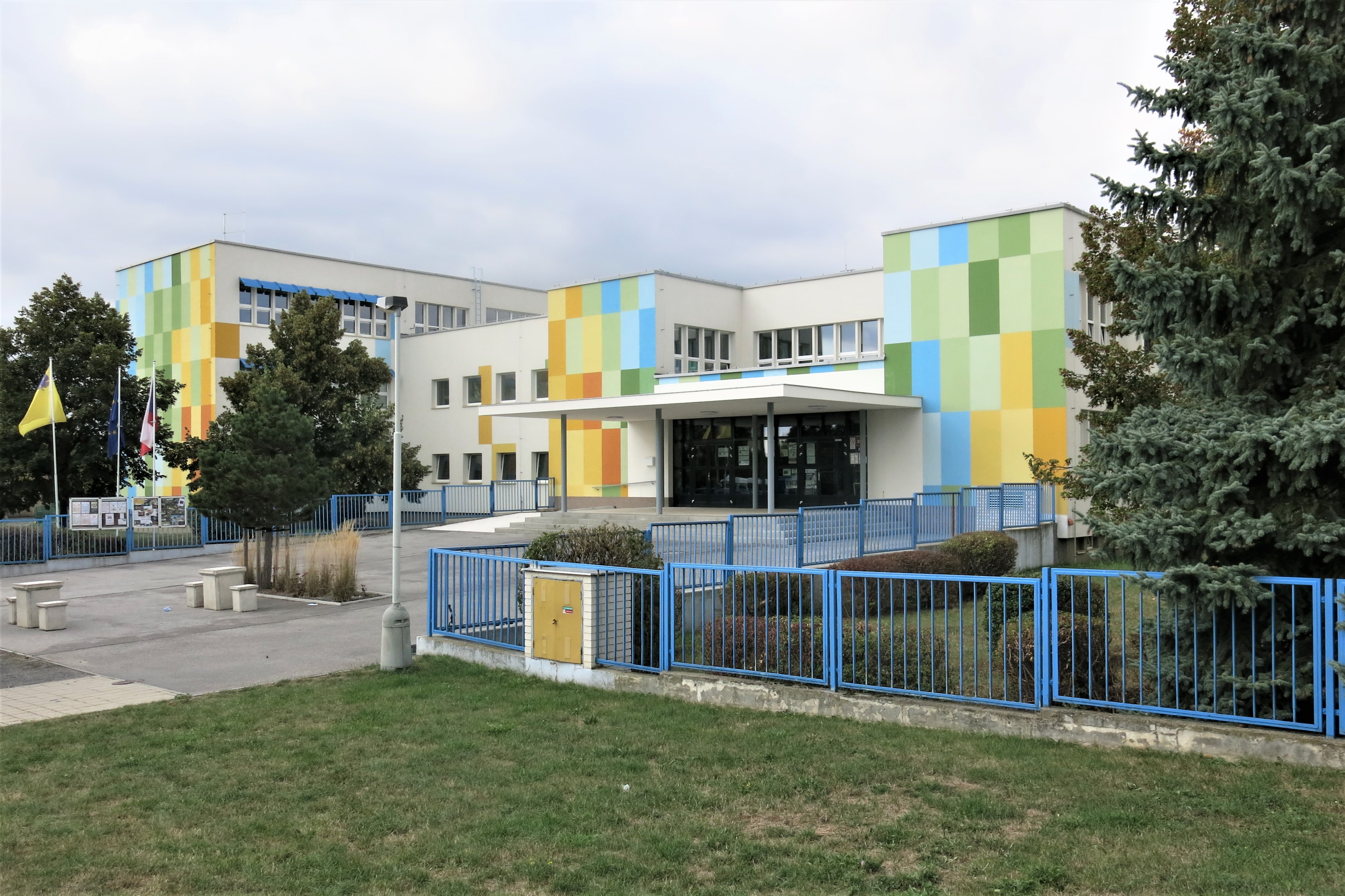 ZŠ Praha-Petrovice, Dopplerova foto 2