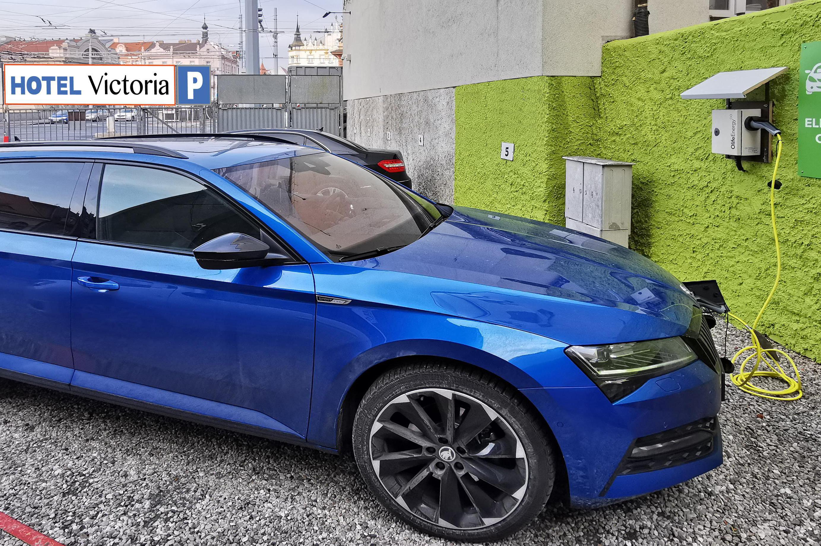 HOTEL VICTORIA - nabíjecí stanice