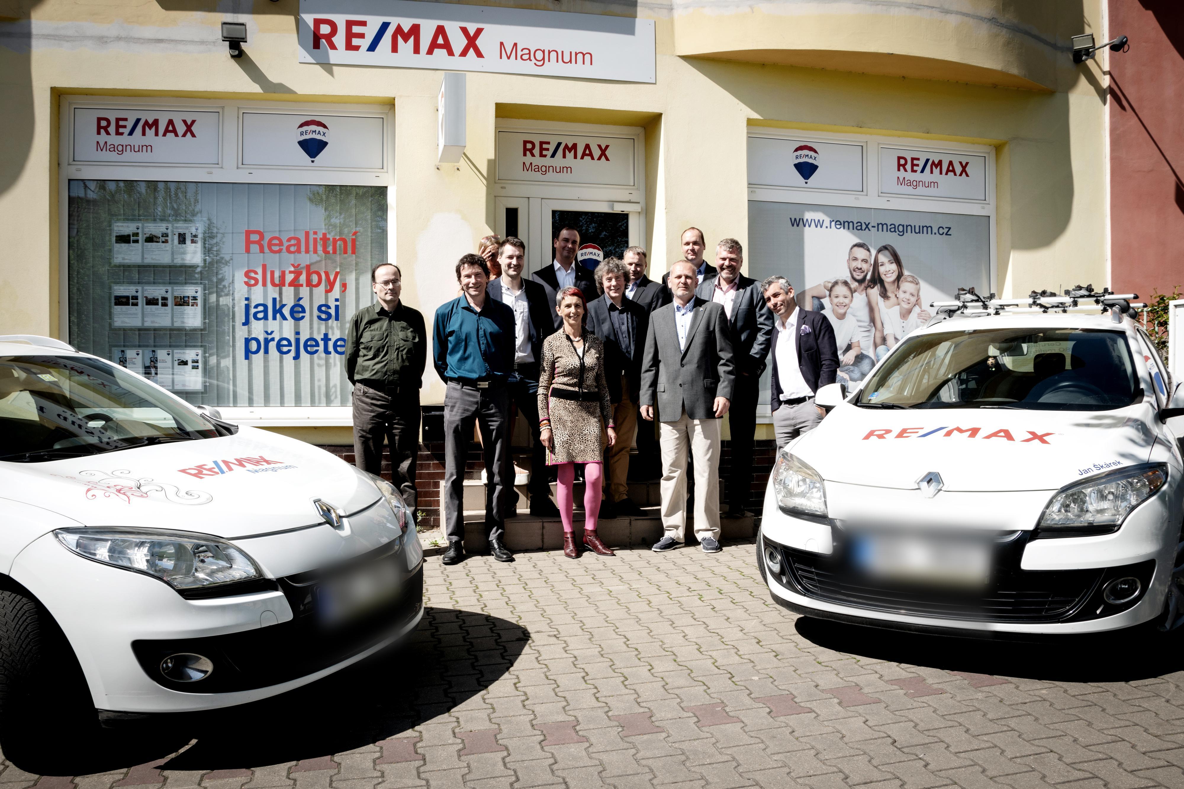 RE/MAX Magnum foto 4