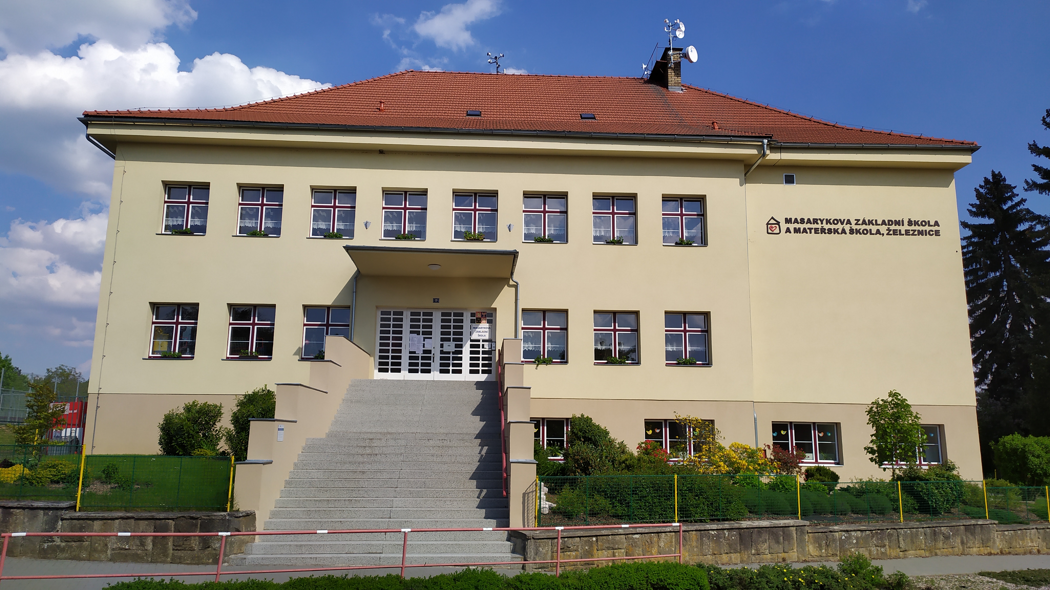 Masarykova ZŠ a MŠ Železnice foto 2