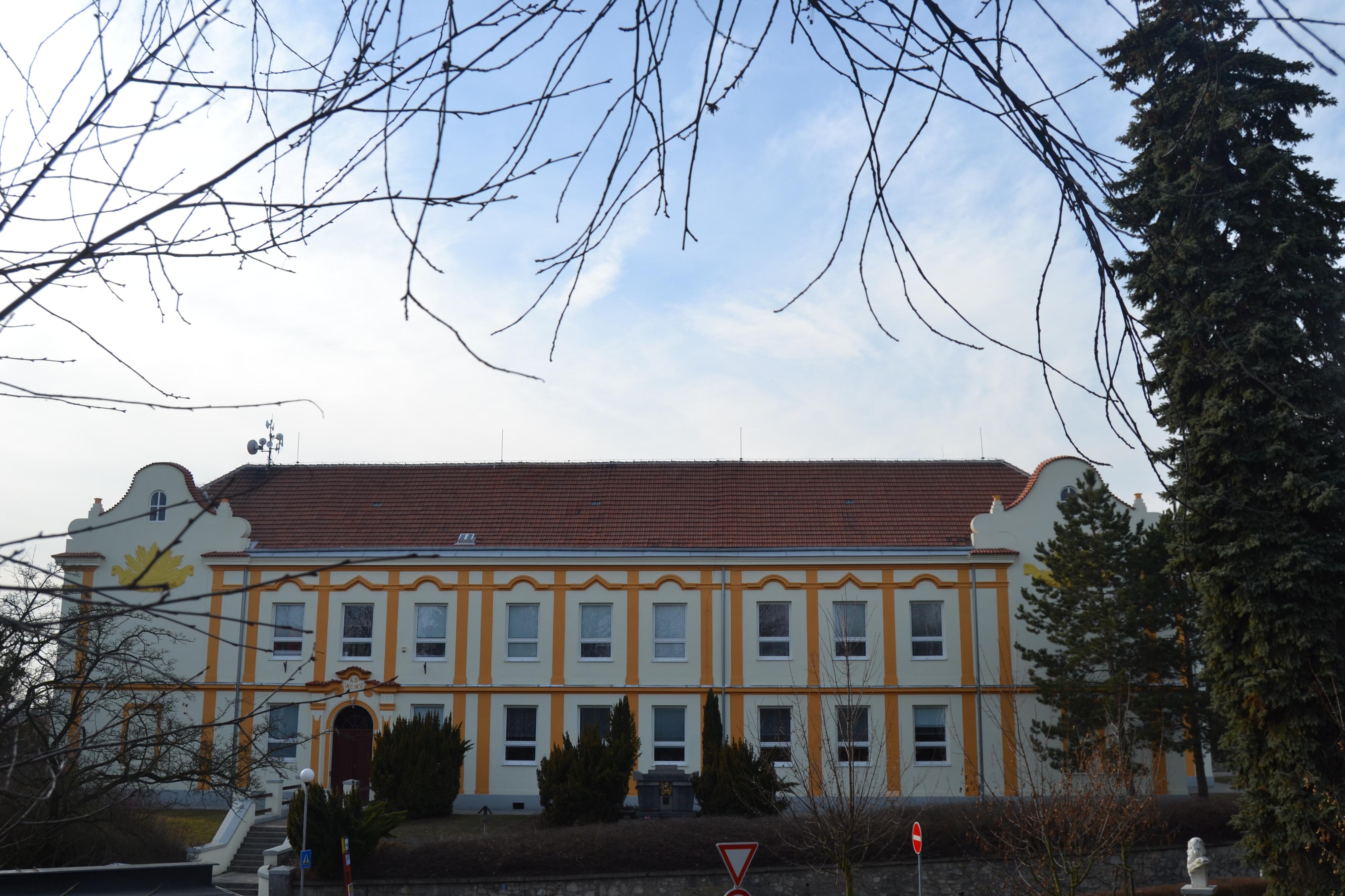 Základní škola a Mateřská škola Byšice, okres Mělník foto 2