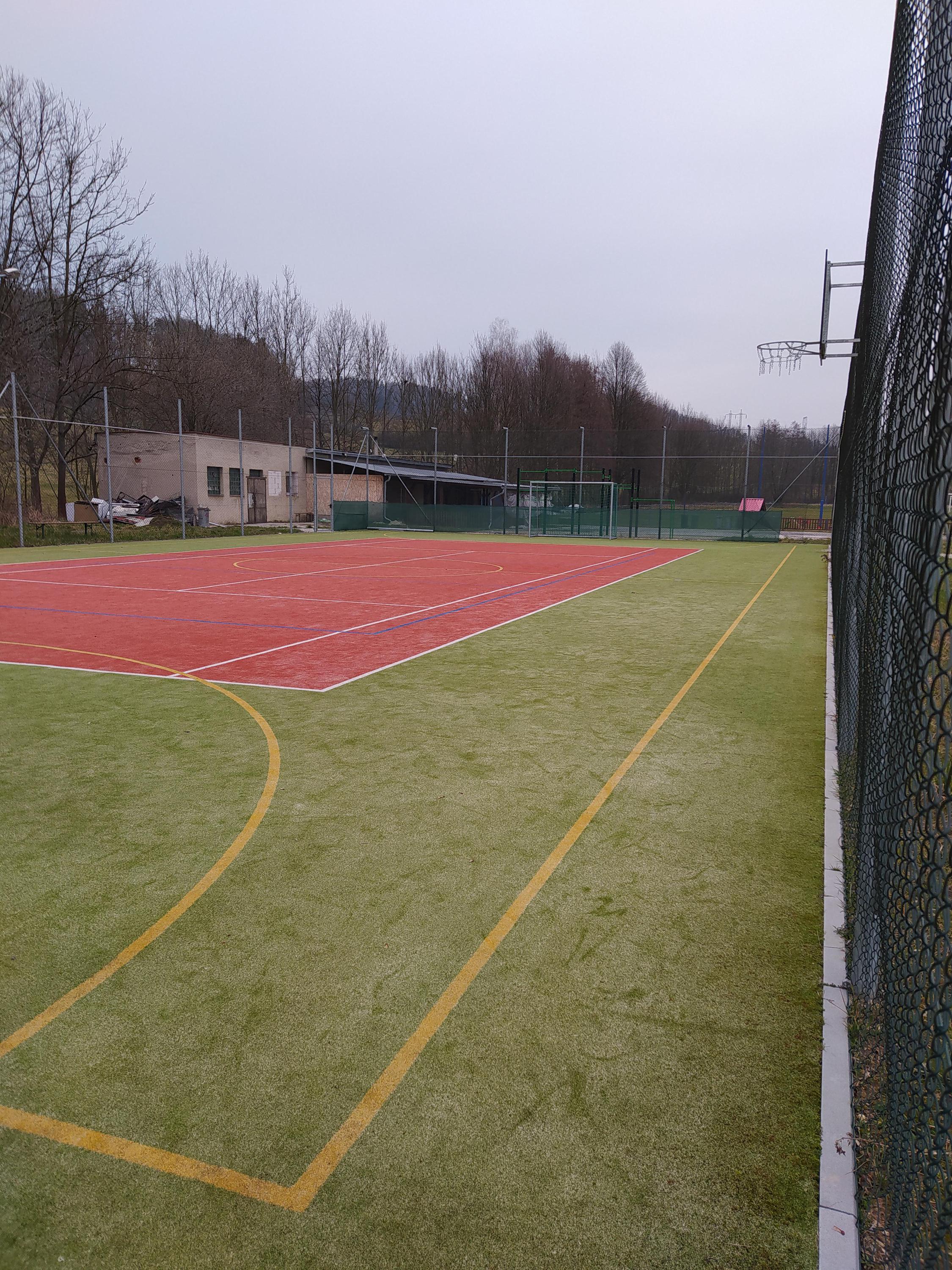 Víceúčelové hřiště foto 5