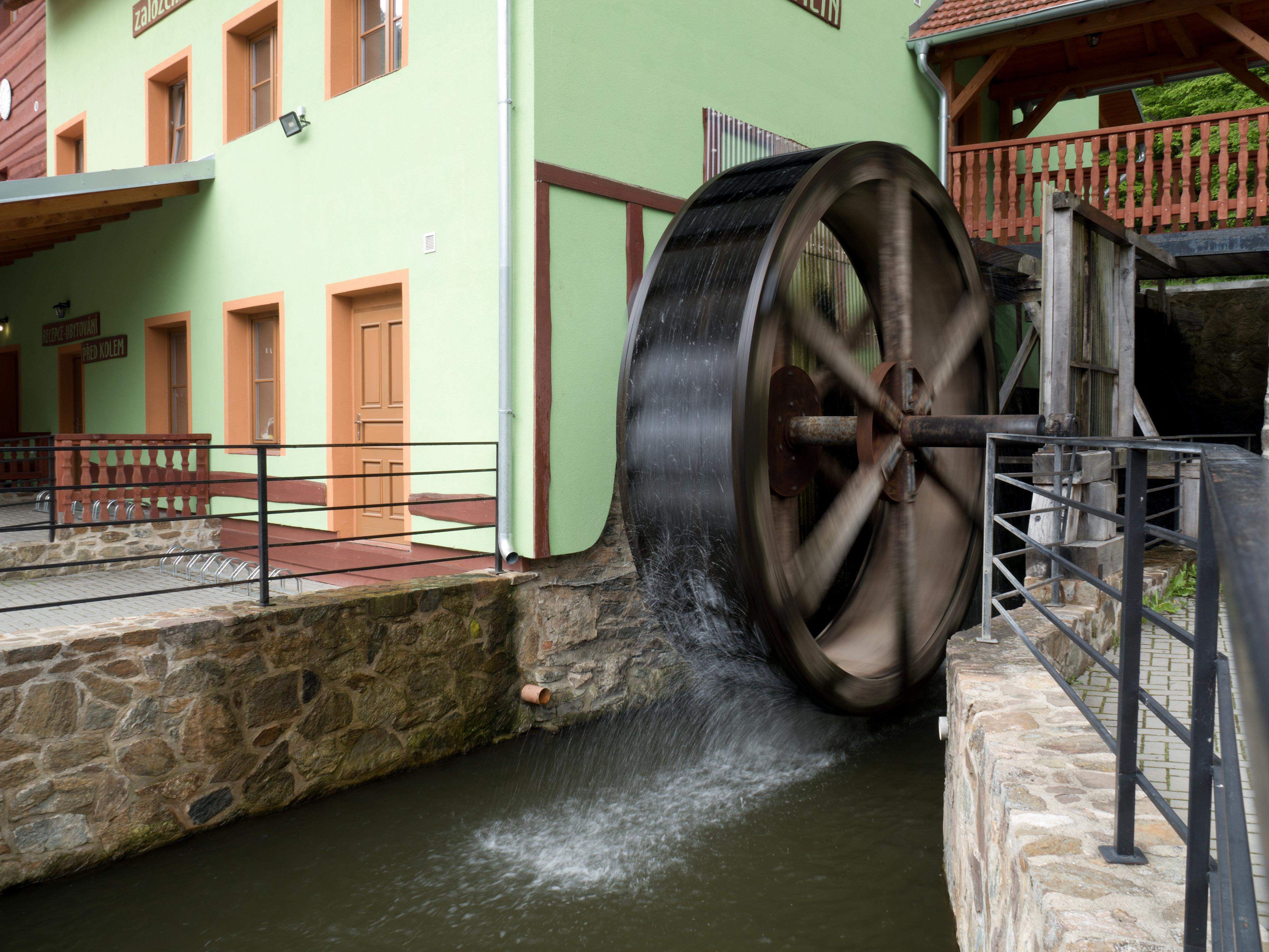 Restaurace Hálův mlýn foto 2