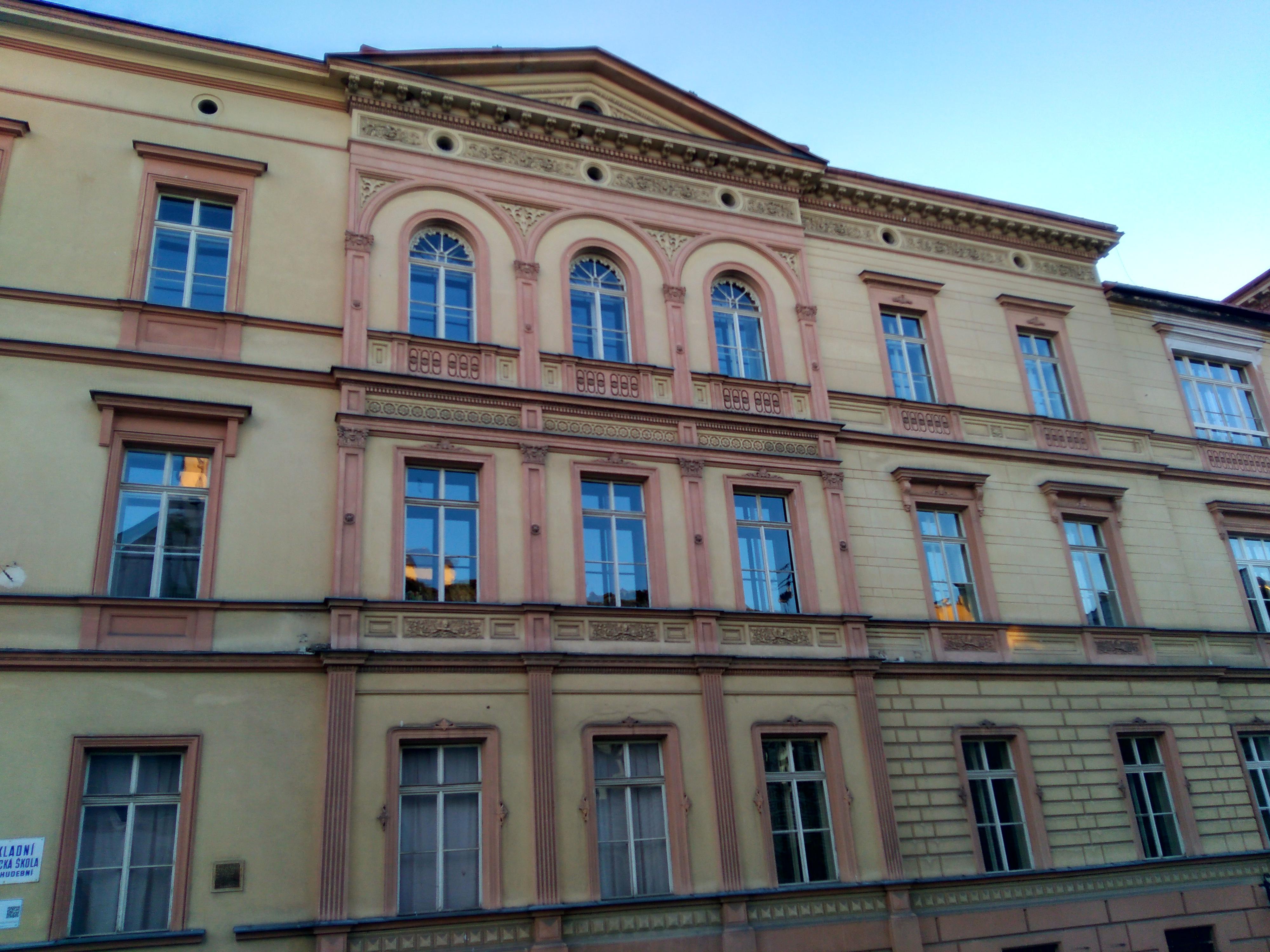 ZUŠ Trutnov, Krakonošovo náměstí foto 2