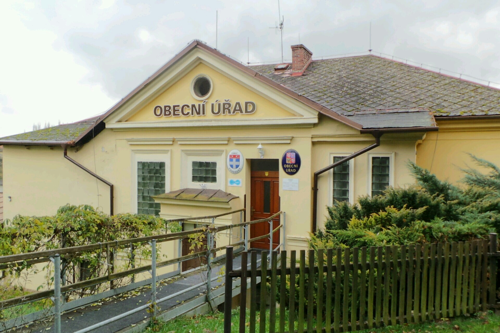 Zahrádky - obecní úřad