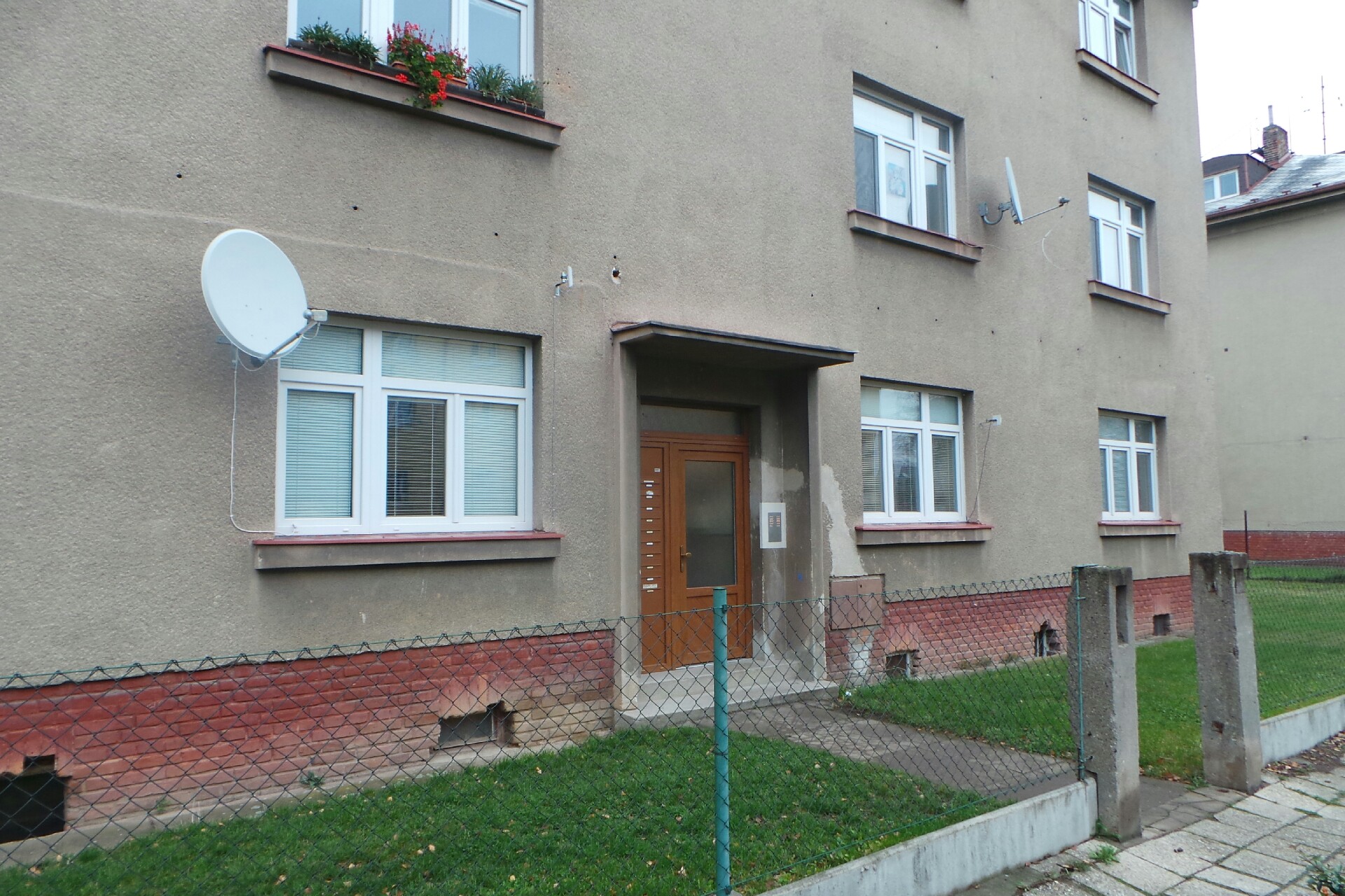 PEDIKURA - MASÁŽE  FRANCOVÁ