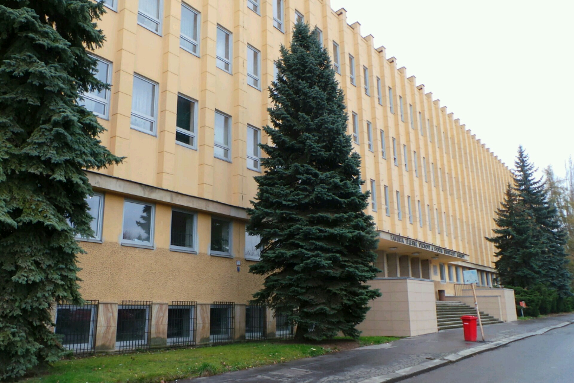 Katedra biomedicínského základu v kinantropologii Fakulty tělesné výchovy a sportu - Univerzita Karlova