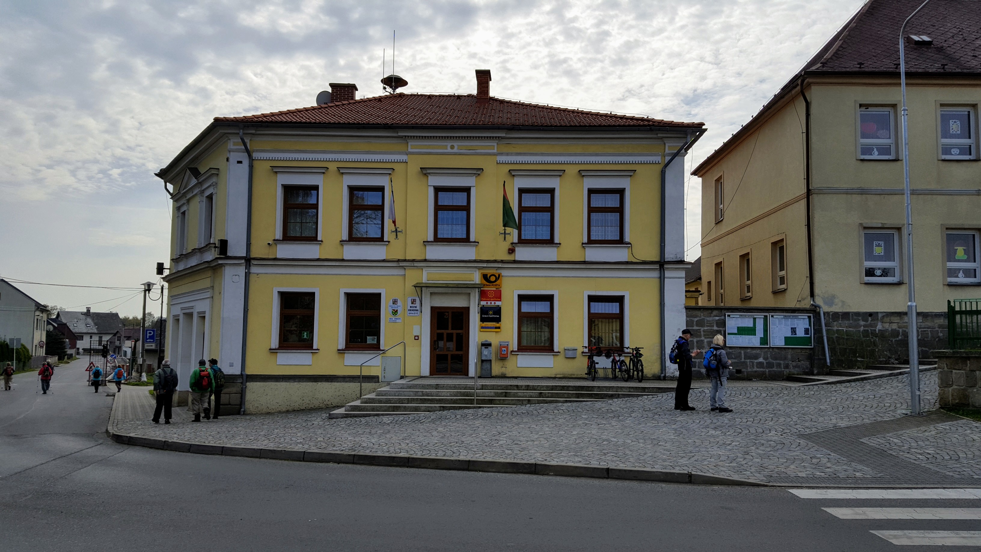 Brniště - obecní úřad foto 2
