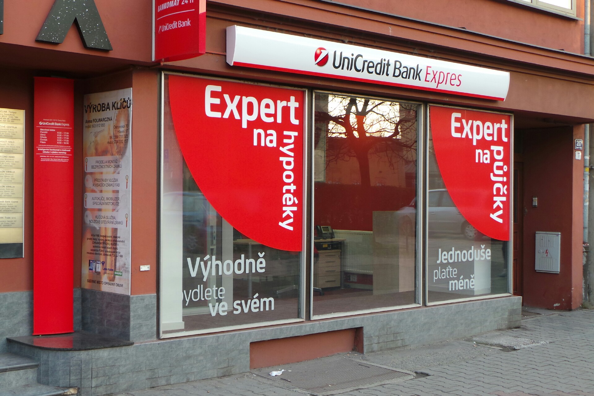 Bankomat UniCredit Bank Czech Republic foto 2