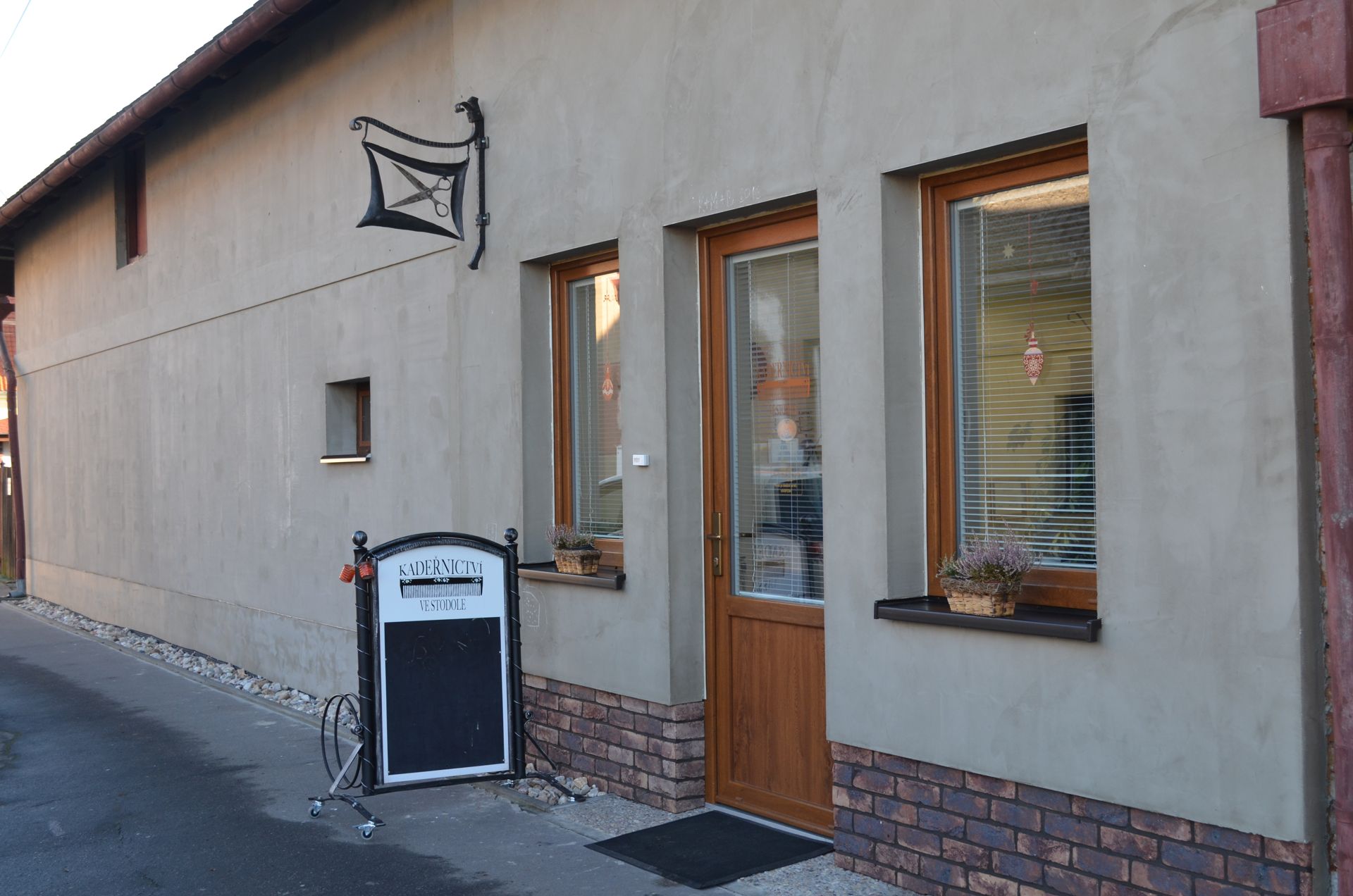 Kadeřnictví ve stodole