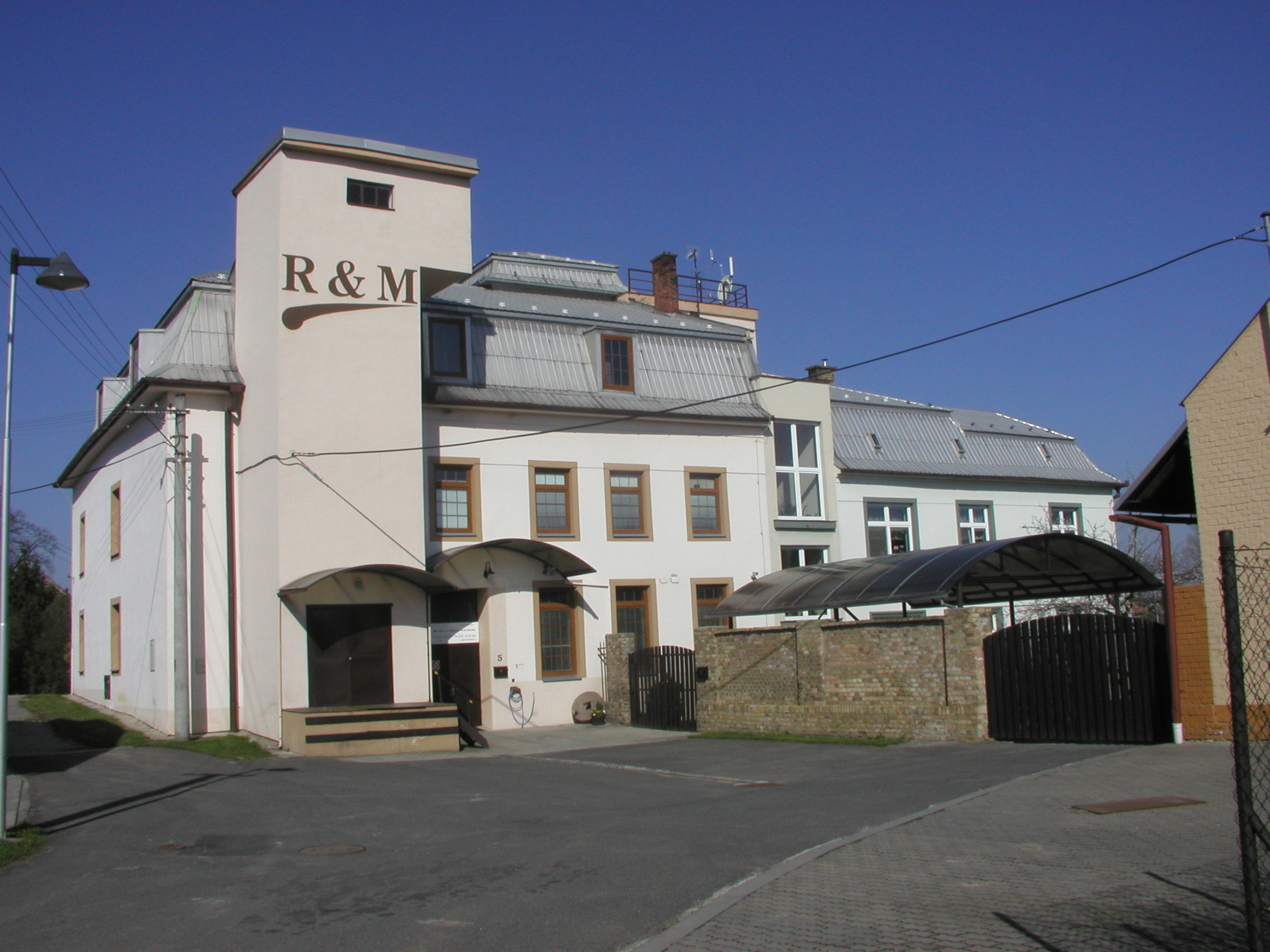 R & M plast - vakuové tváření plastů