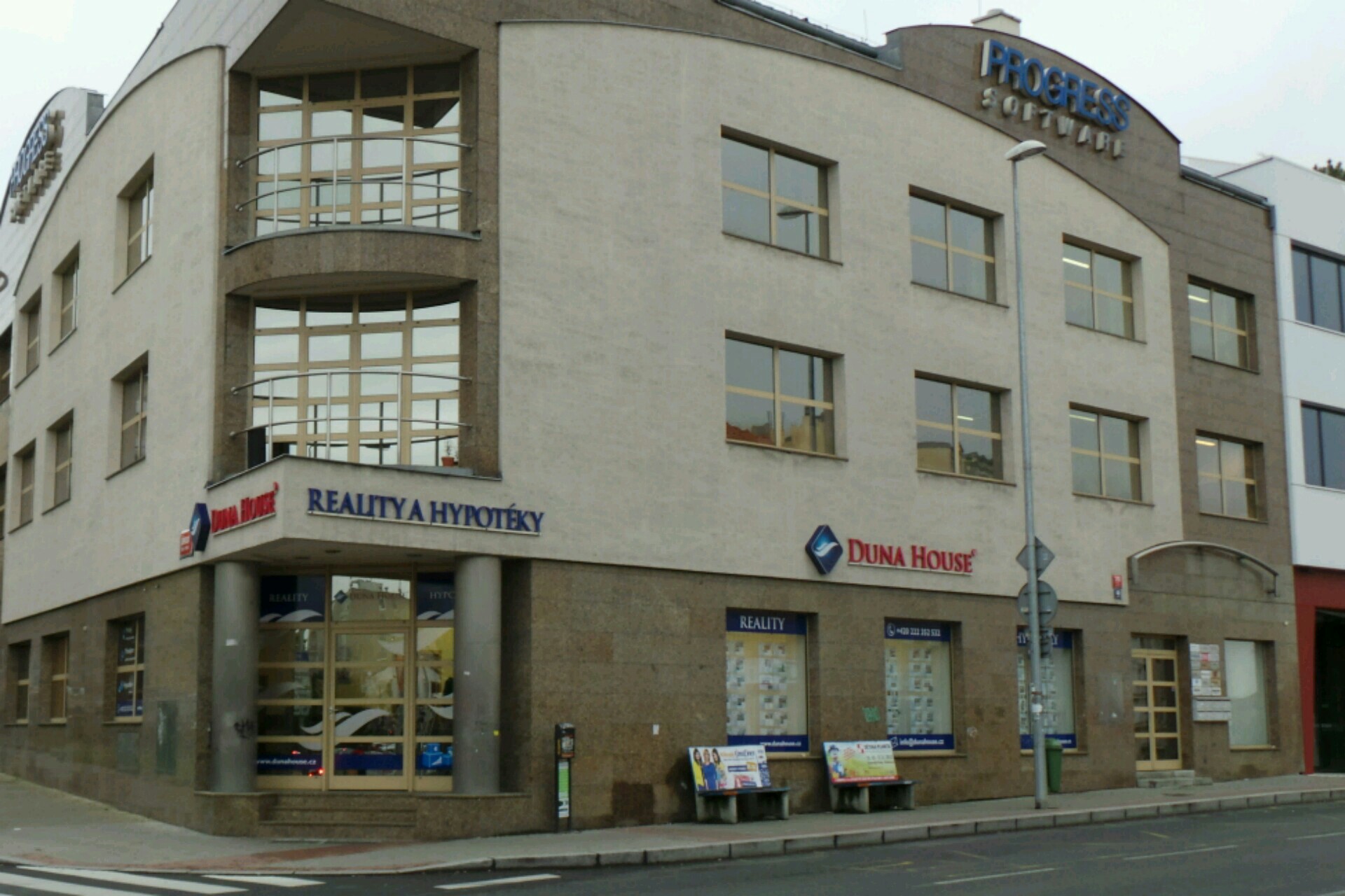 Mgr. Noemi Ilczyszynová, advokát