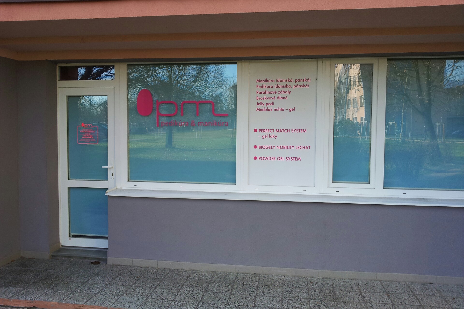 PM - pedikúra, manikúra