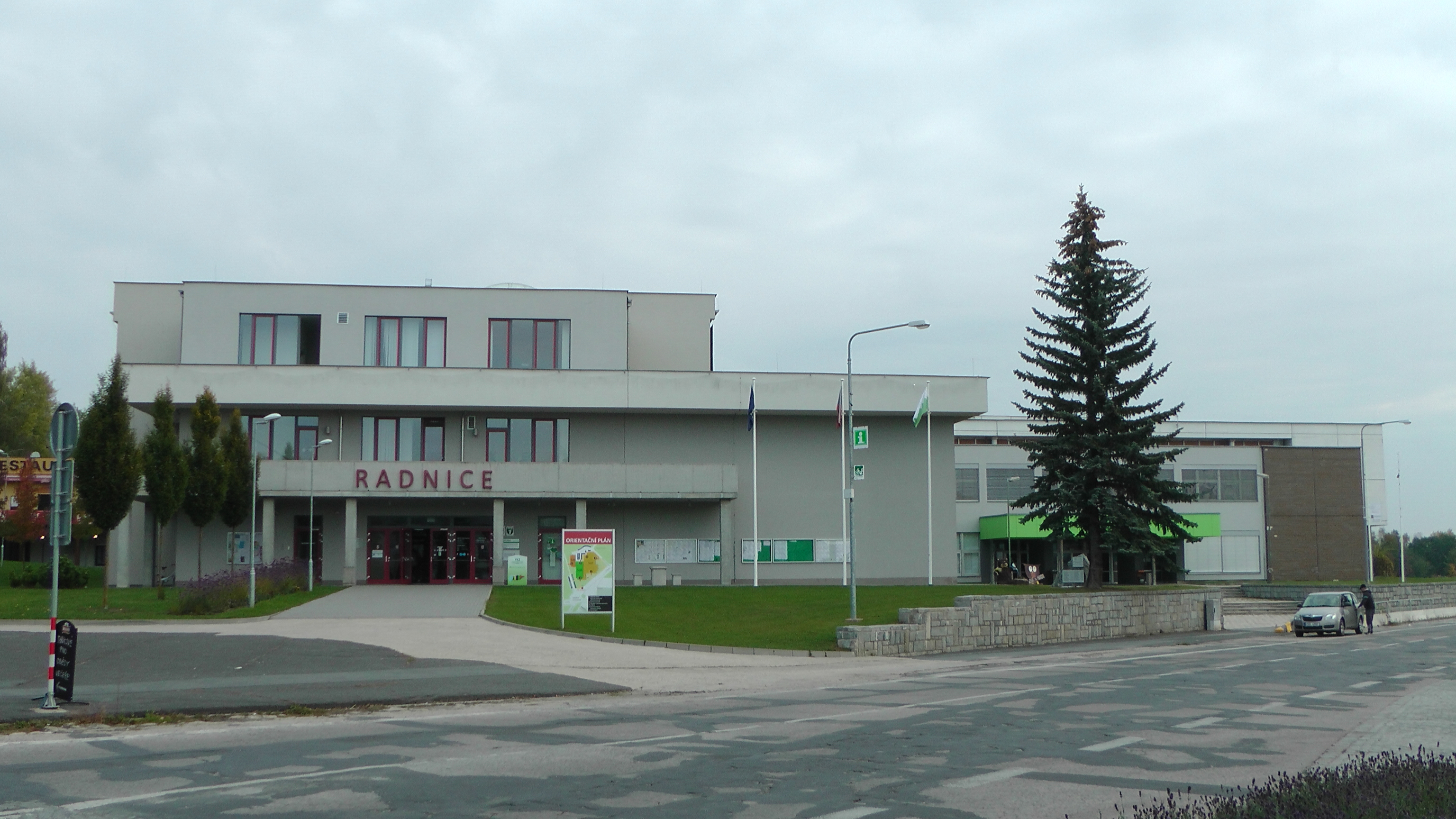 Milovice - městský úřad foto 2