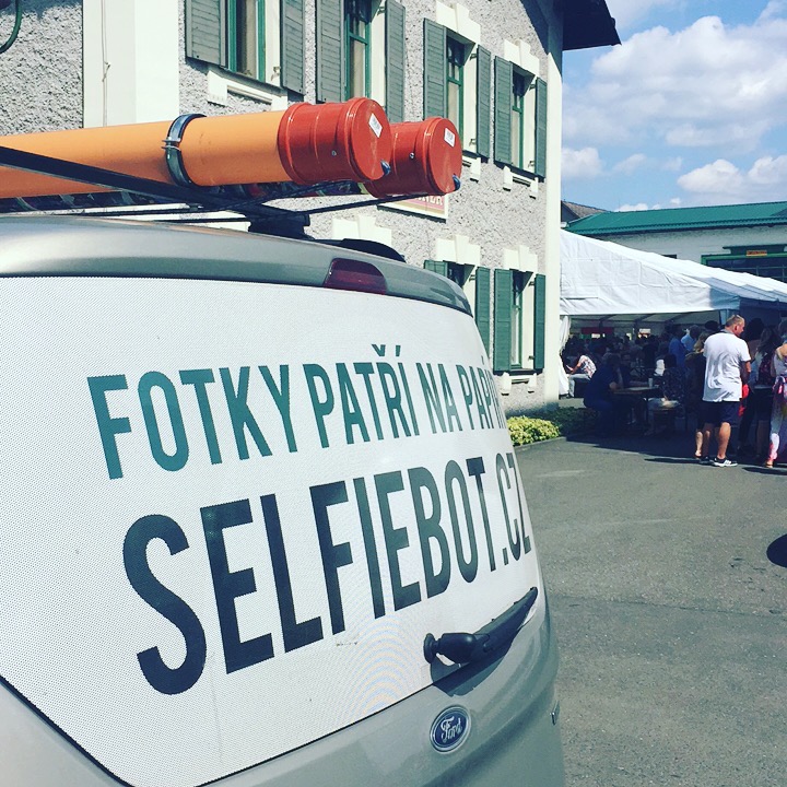 Selfiebot - Fotokoutek na Vaši akci foto 4