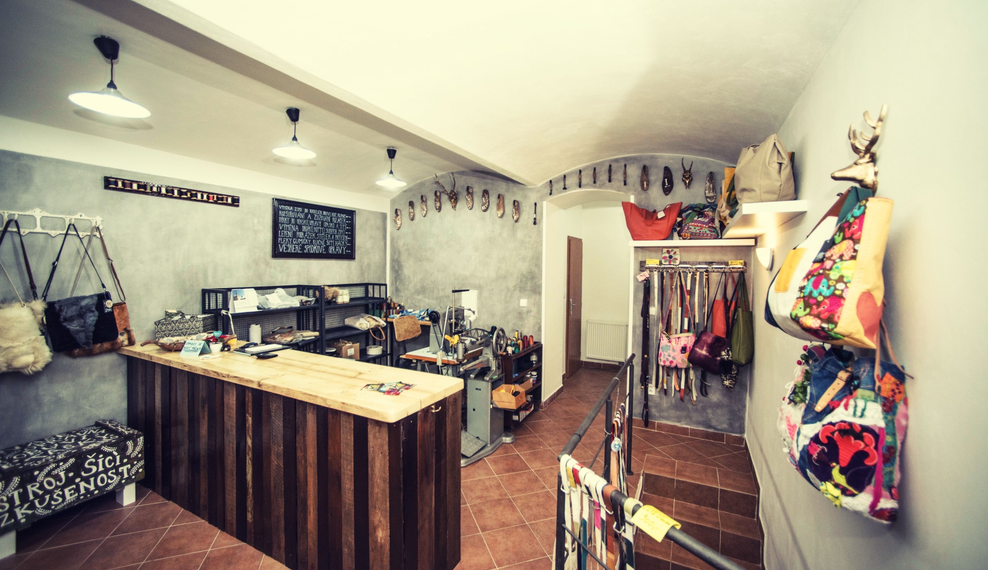 Opravna obuvi a tašek Cihlová foto 3