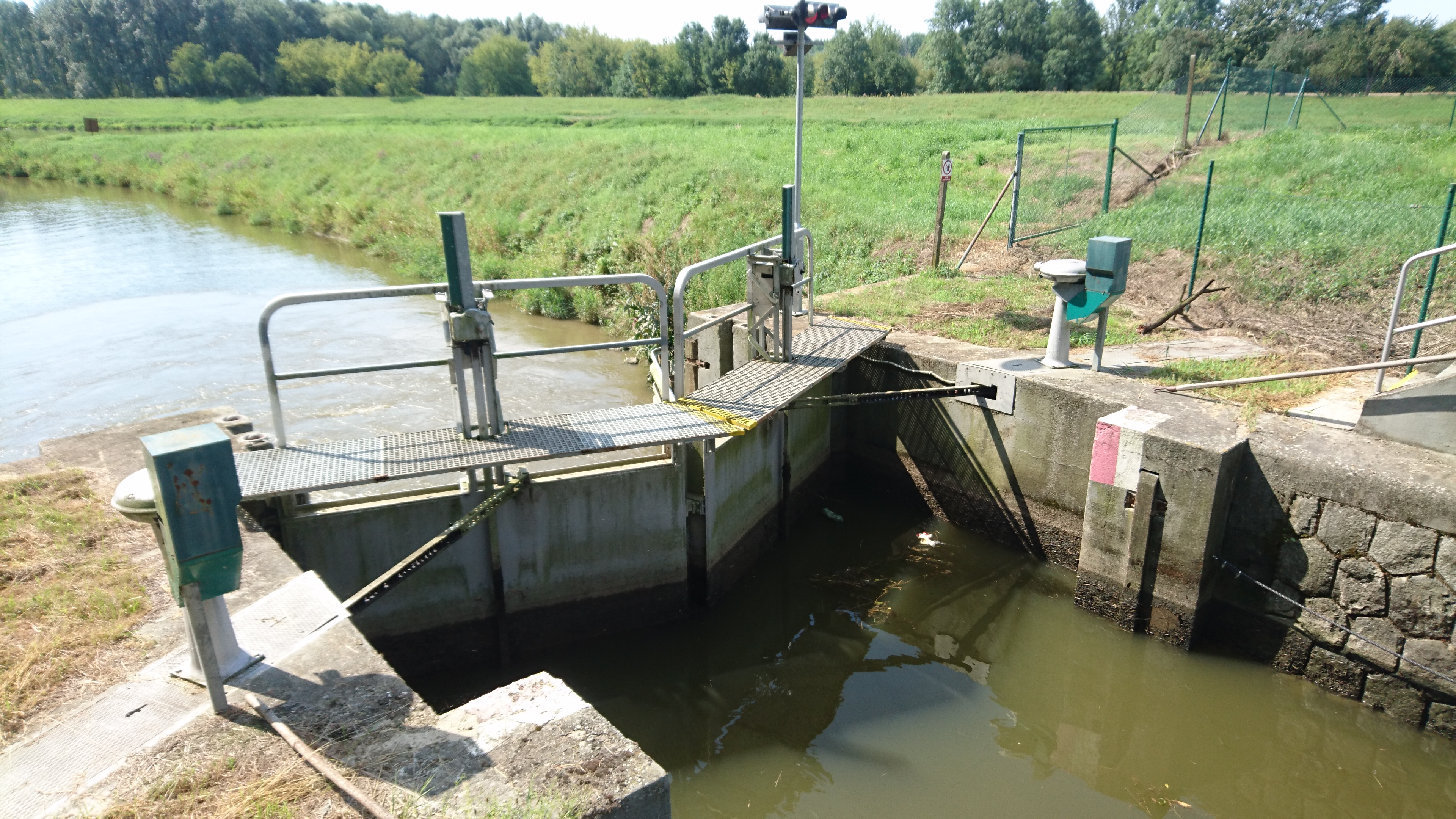 Plavební komora Nedakonice