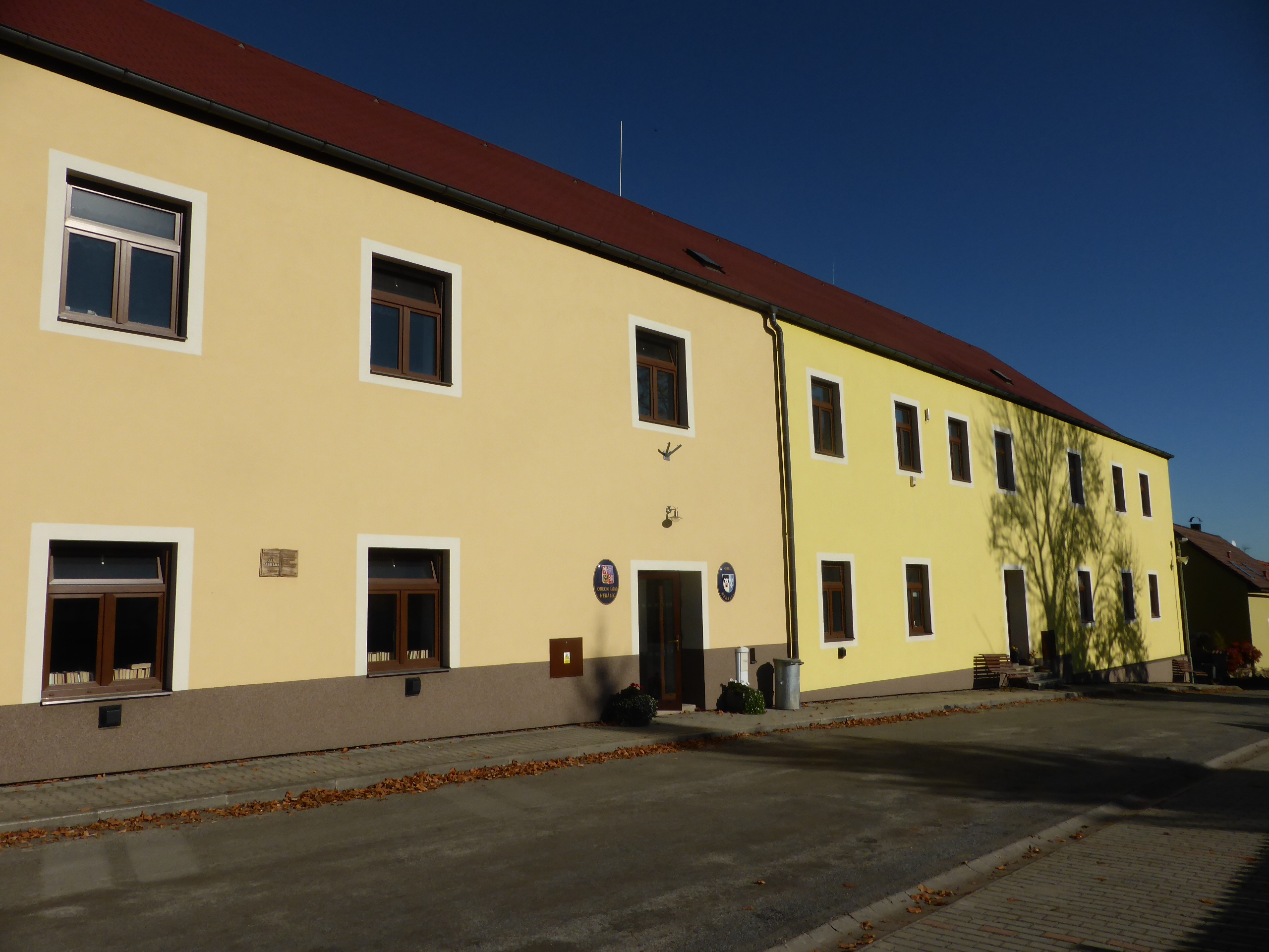 Herálec - obecní úřad foto 2